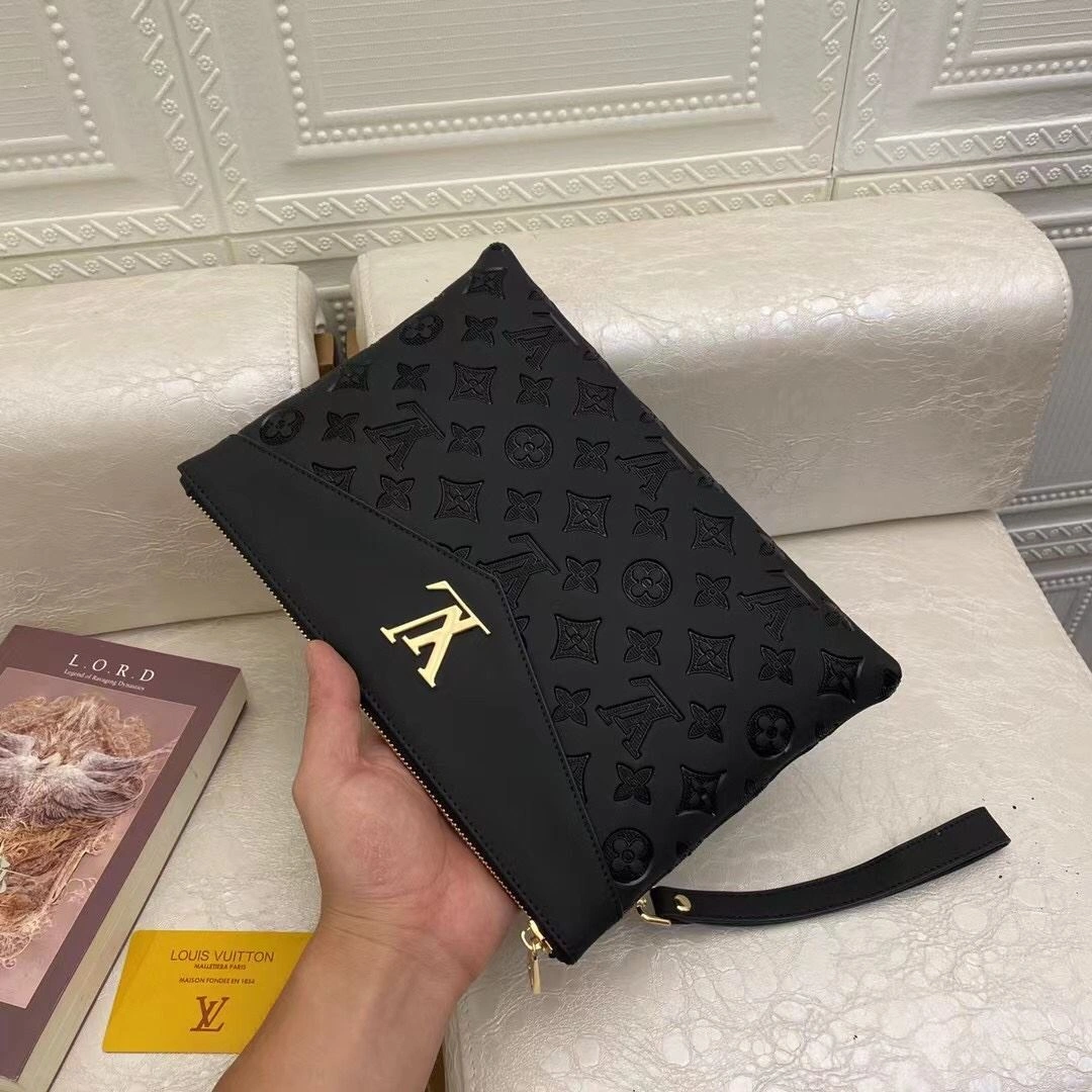 EasyCare Mens Louis Vuitton Clutch Bags 92753