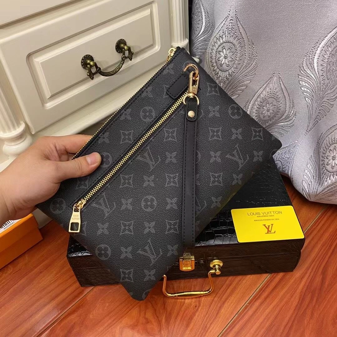 Bright Mens Louis Vuitton Clutch Bags 92774