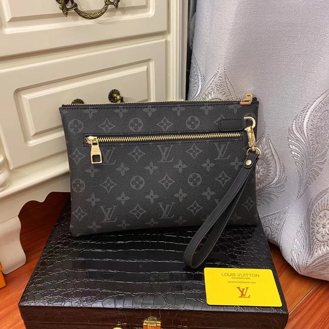 Bright Mens Louis Vuitton Clutch Bags 92774