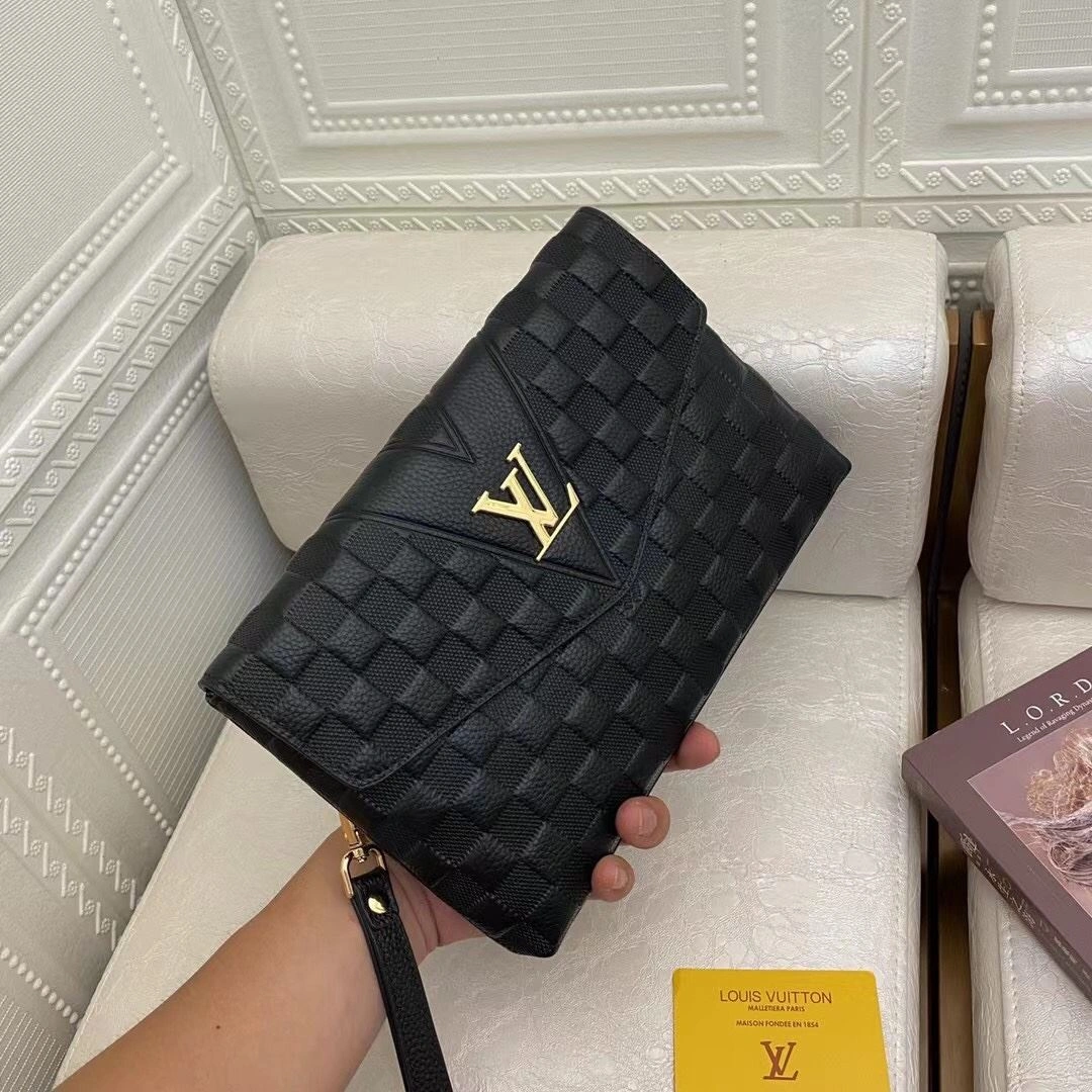 MultiPurpose Mens Louis Vuitton Clutch Bags 92772