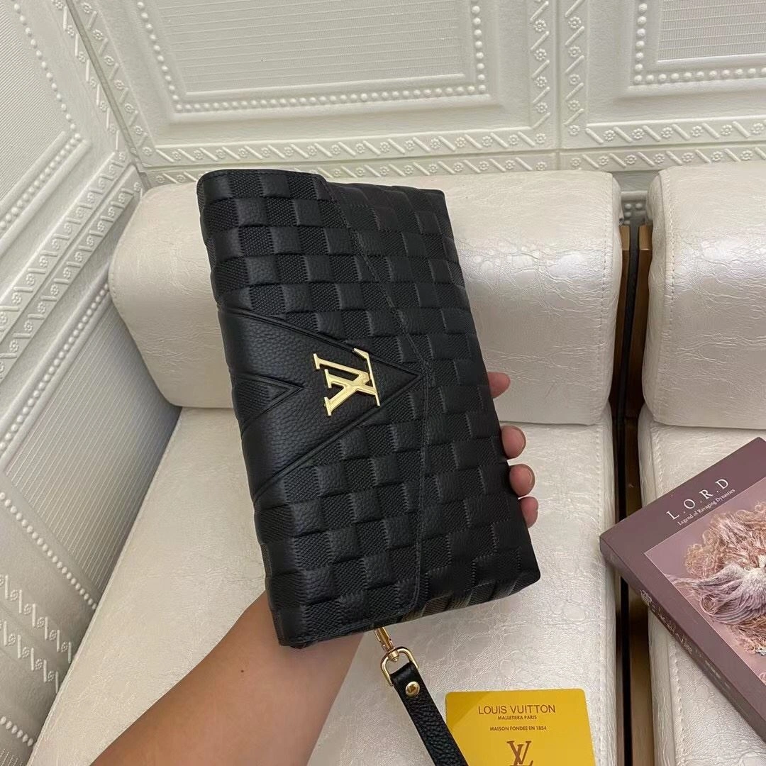 MultiPurpose Mens Louis Vuitton Clutch Bags 92772