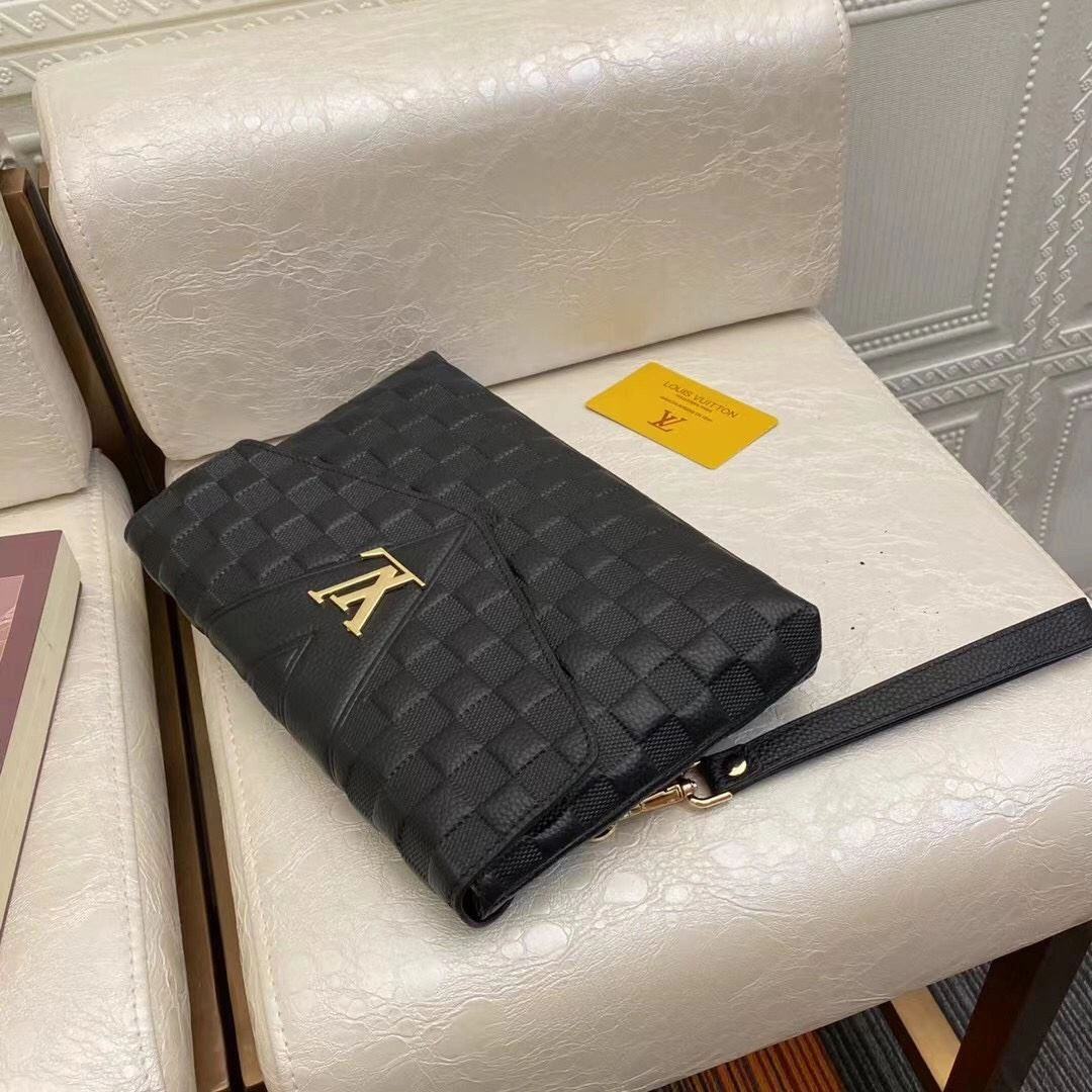 MultiPurpose Mens Louis Vuitton Clutch Bags 92772