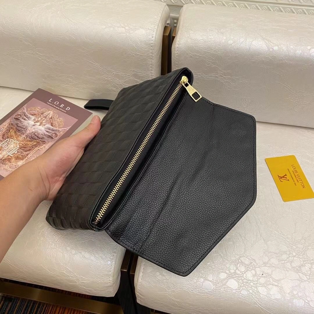 MultiPurpose Mens Louis Vuitton Clutch Bags 92772