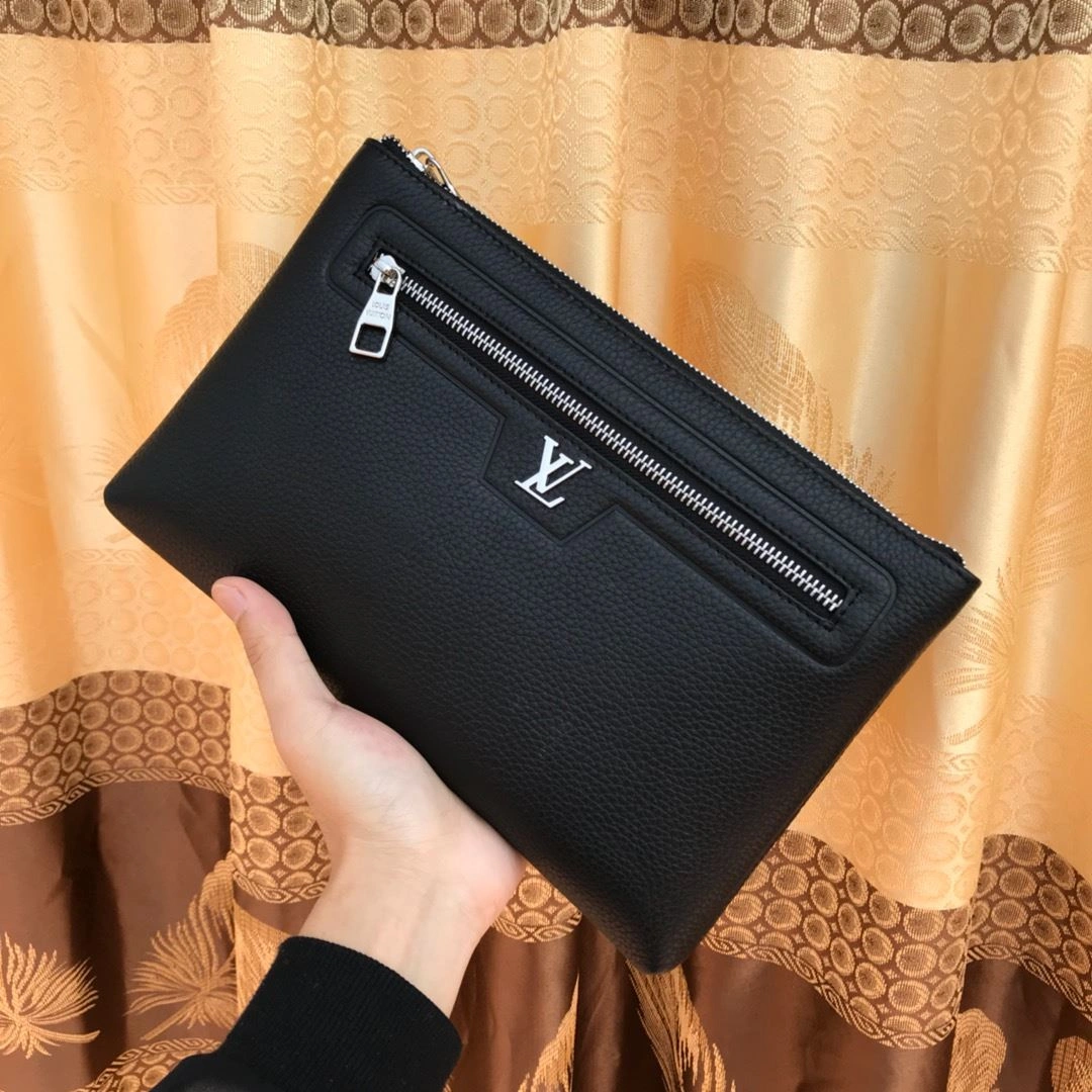 EyeCatching Mens Louis Vuitton Clutch Bags 92750