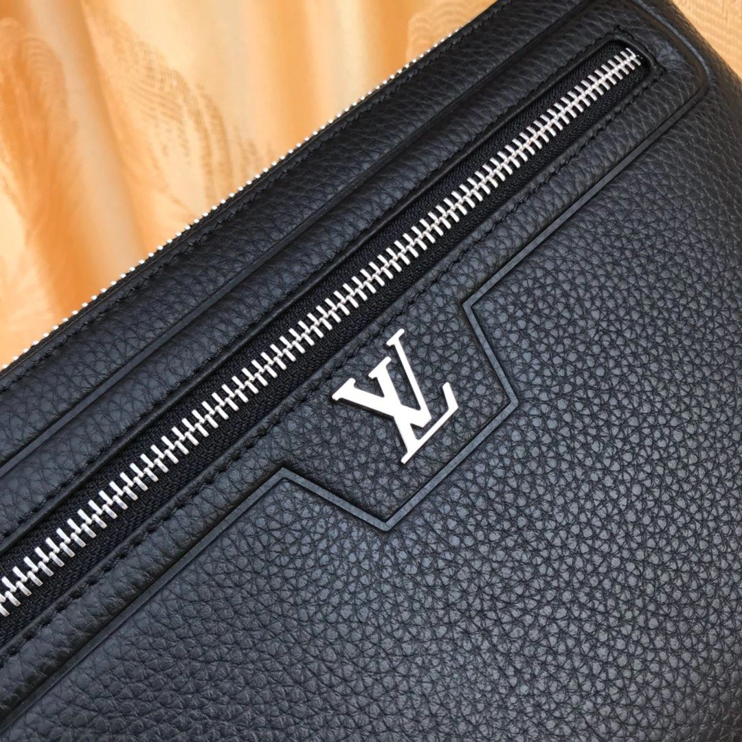 EyeCatching Mens Louis Vuitton Clutch Bags 92750