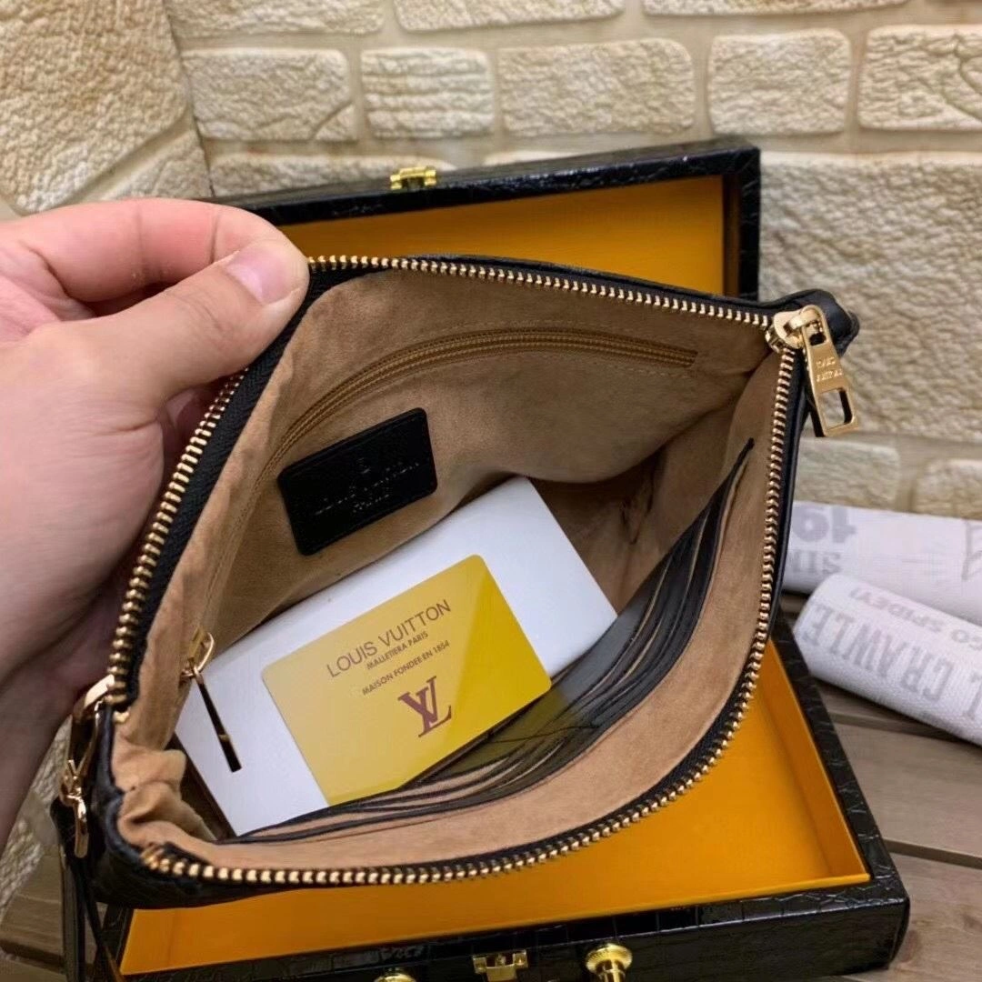 Functional Mens Louis Vuitton Clutch Bags 92736