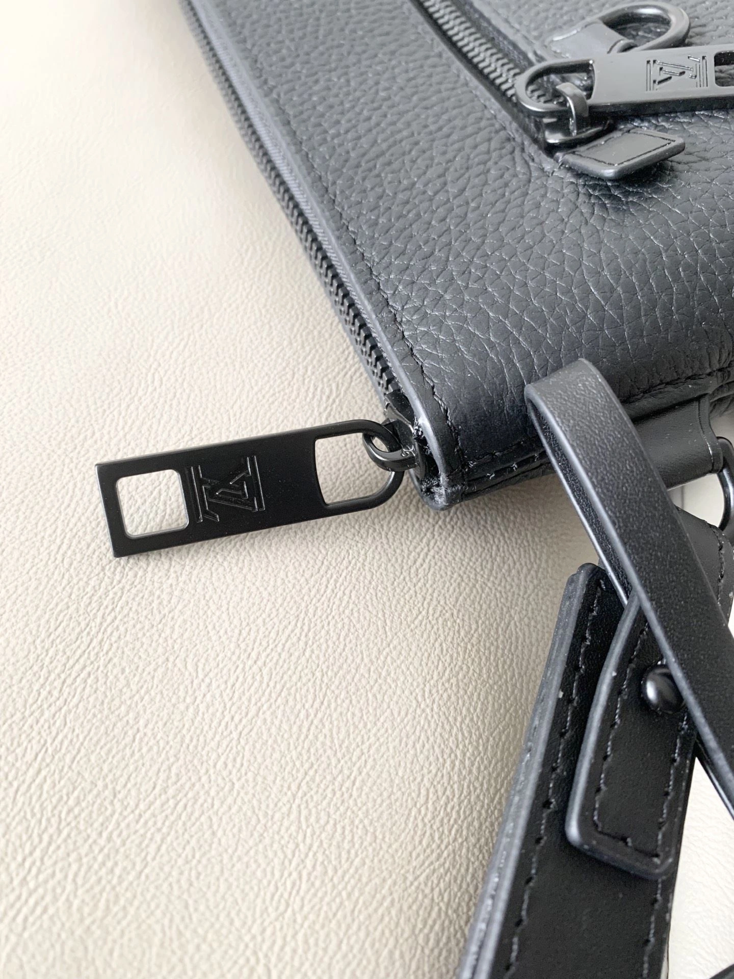 Mens Louis Vuitton Clutch Bags Refined 90606
