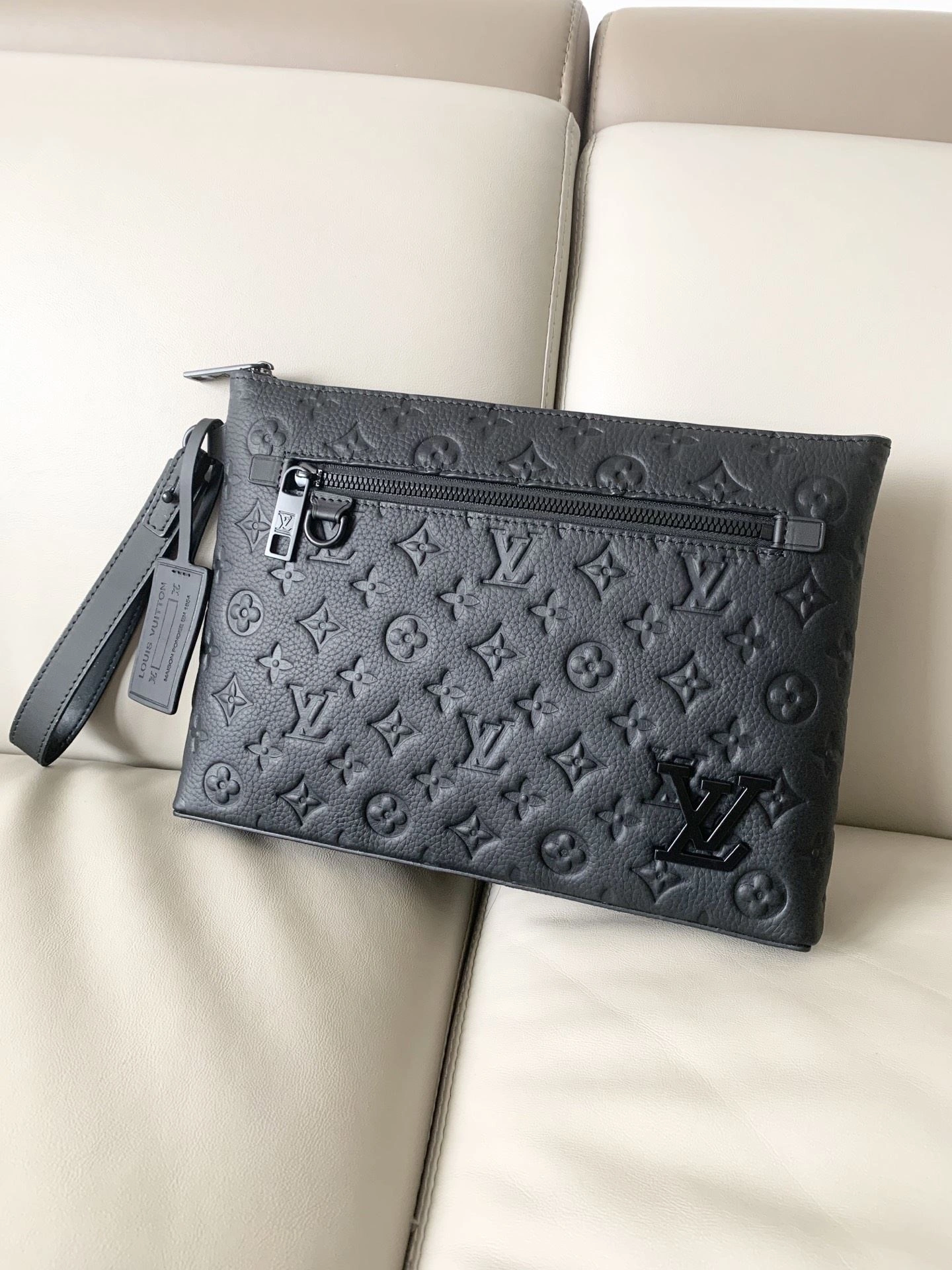 Sustainable Mens Louis Vuitton Clutch Bags 92718