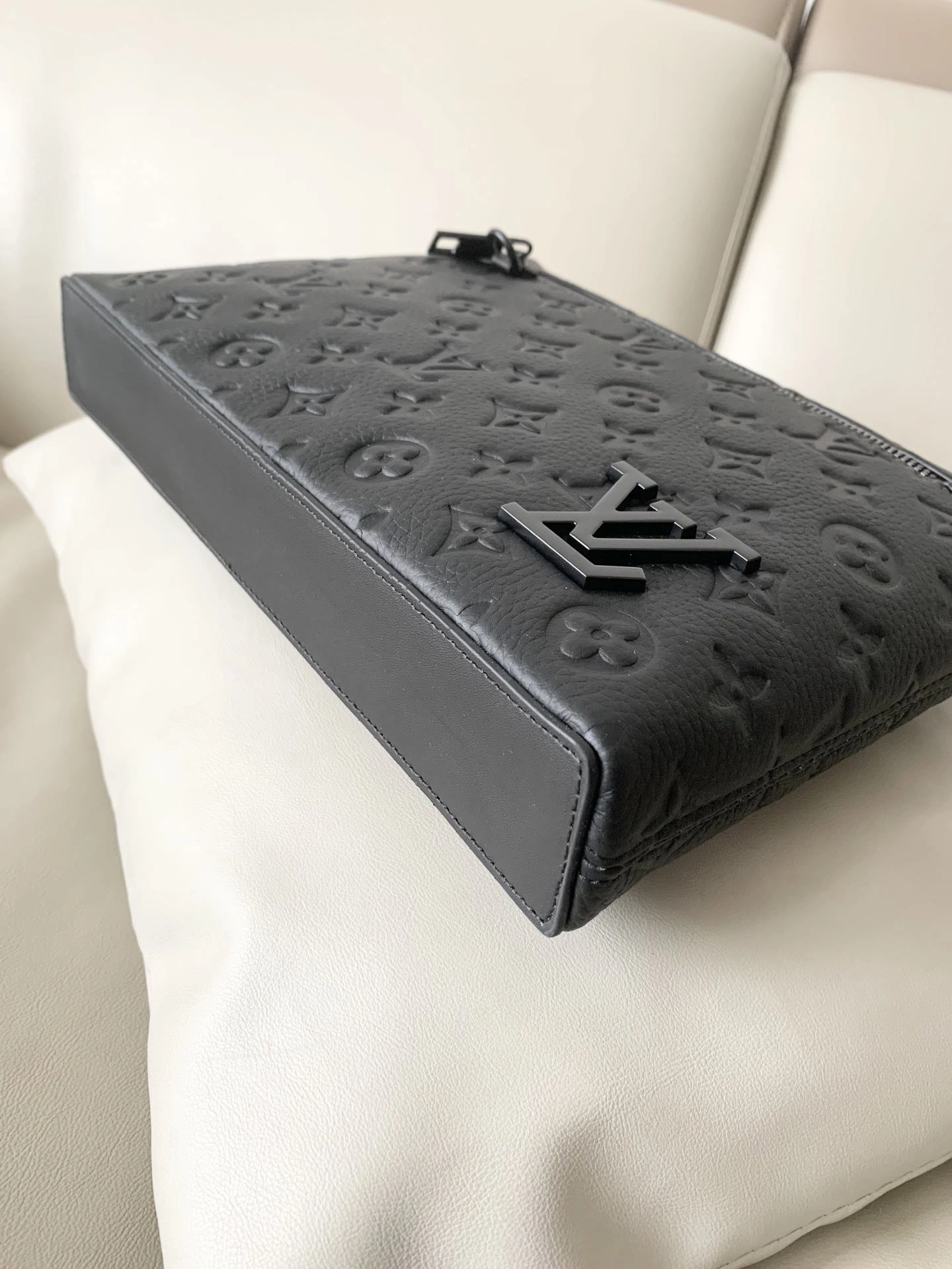 Sustainable Mens Louis Vuitton Clutch Bags 92718