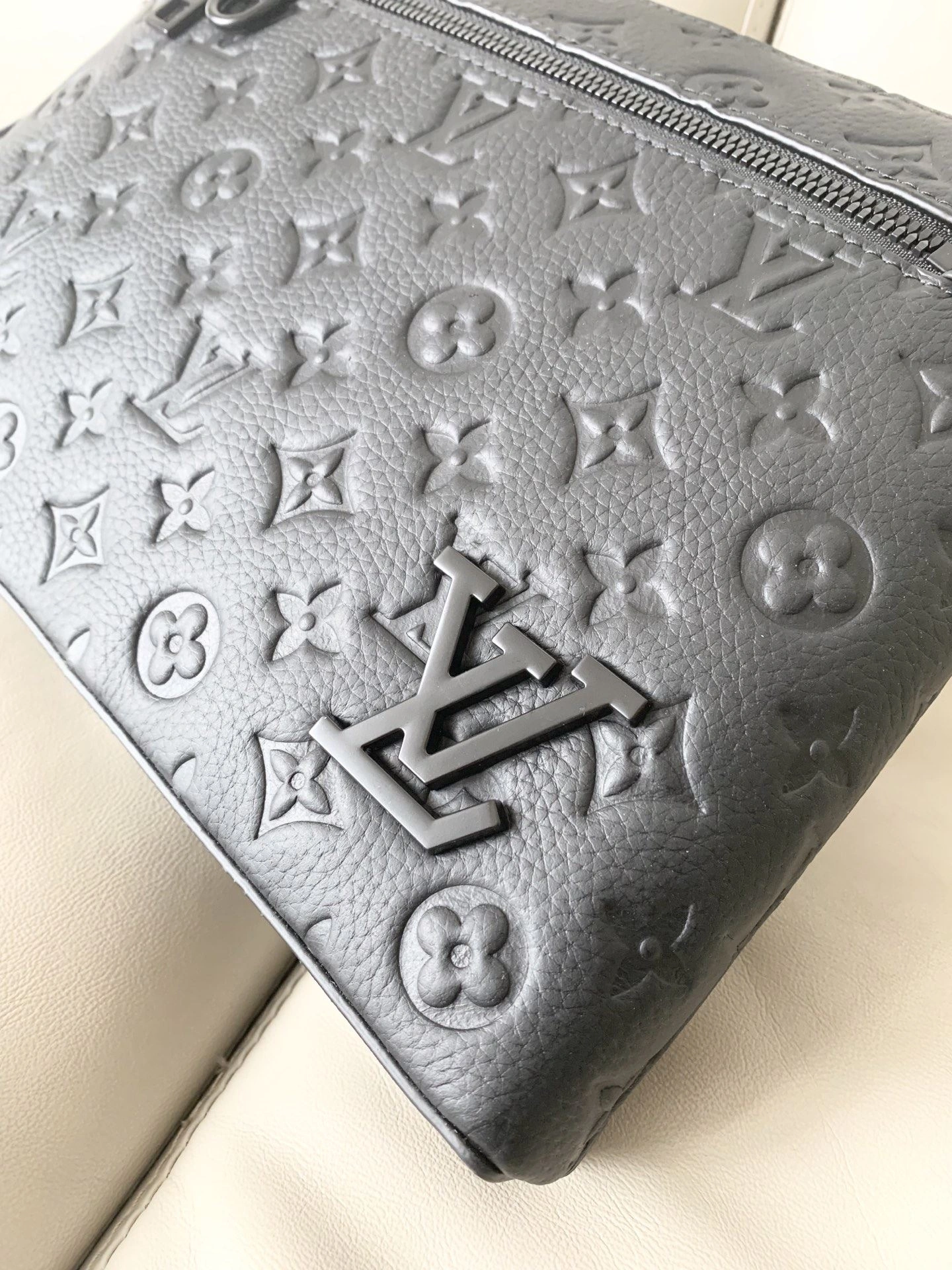 Sustainable Mens Louis Vuitton Clutch Bags 92718