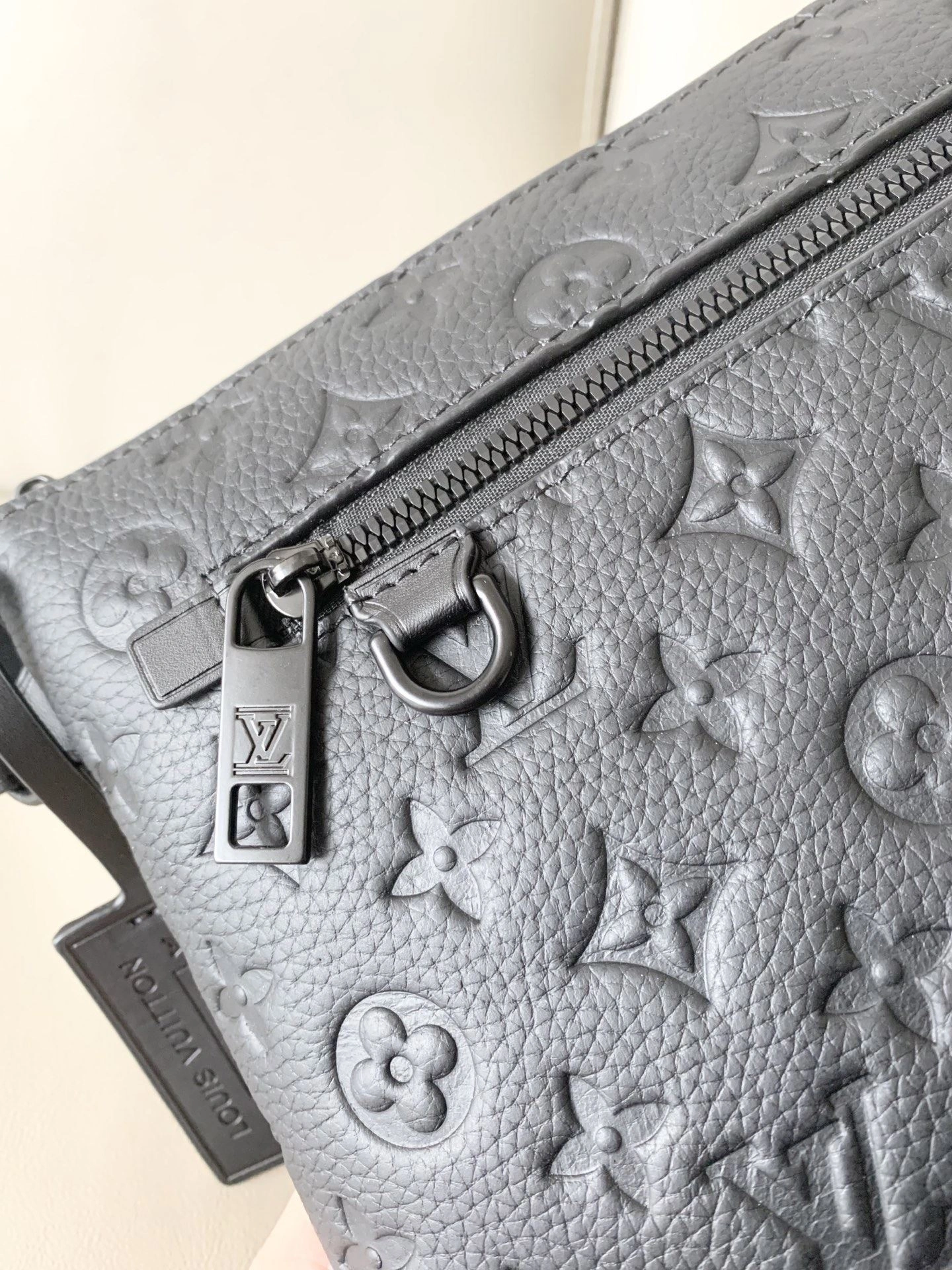 Sustainable Mens Louis Vuitton Clutch Bags 92718