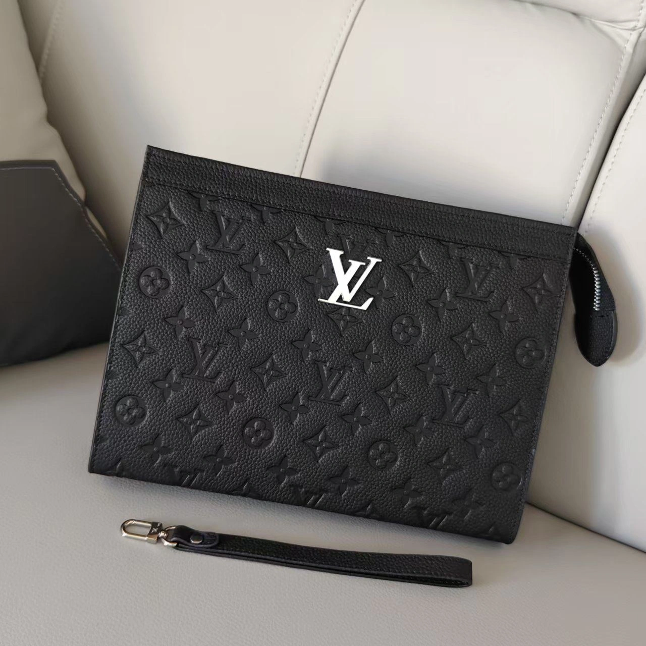 GoAnywhere Mens Louis Vuitton Clutch Bags 92720
