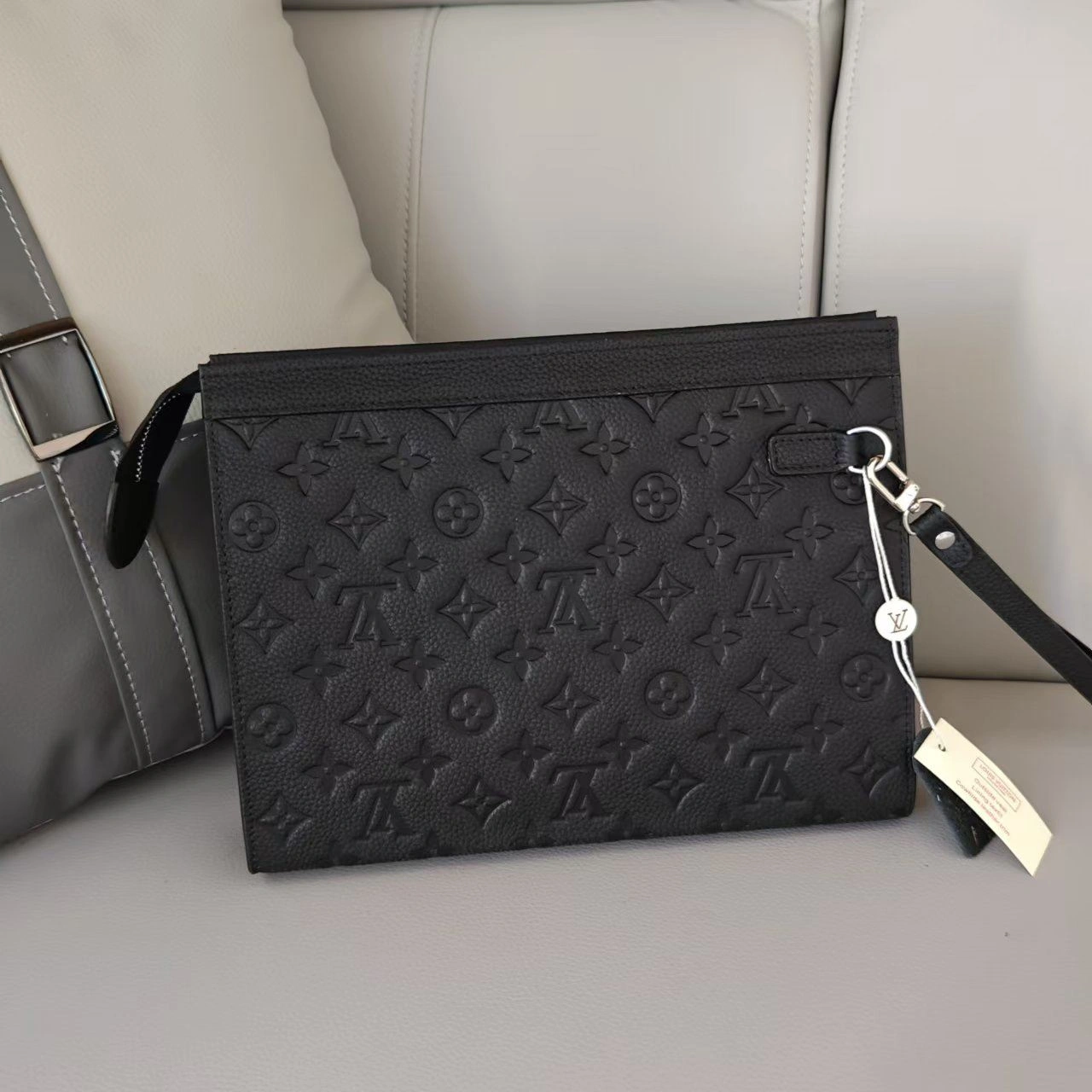 GoAnywhere Mens Louis Vuitton Clutch Bags 92720