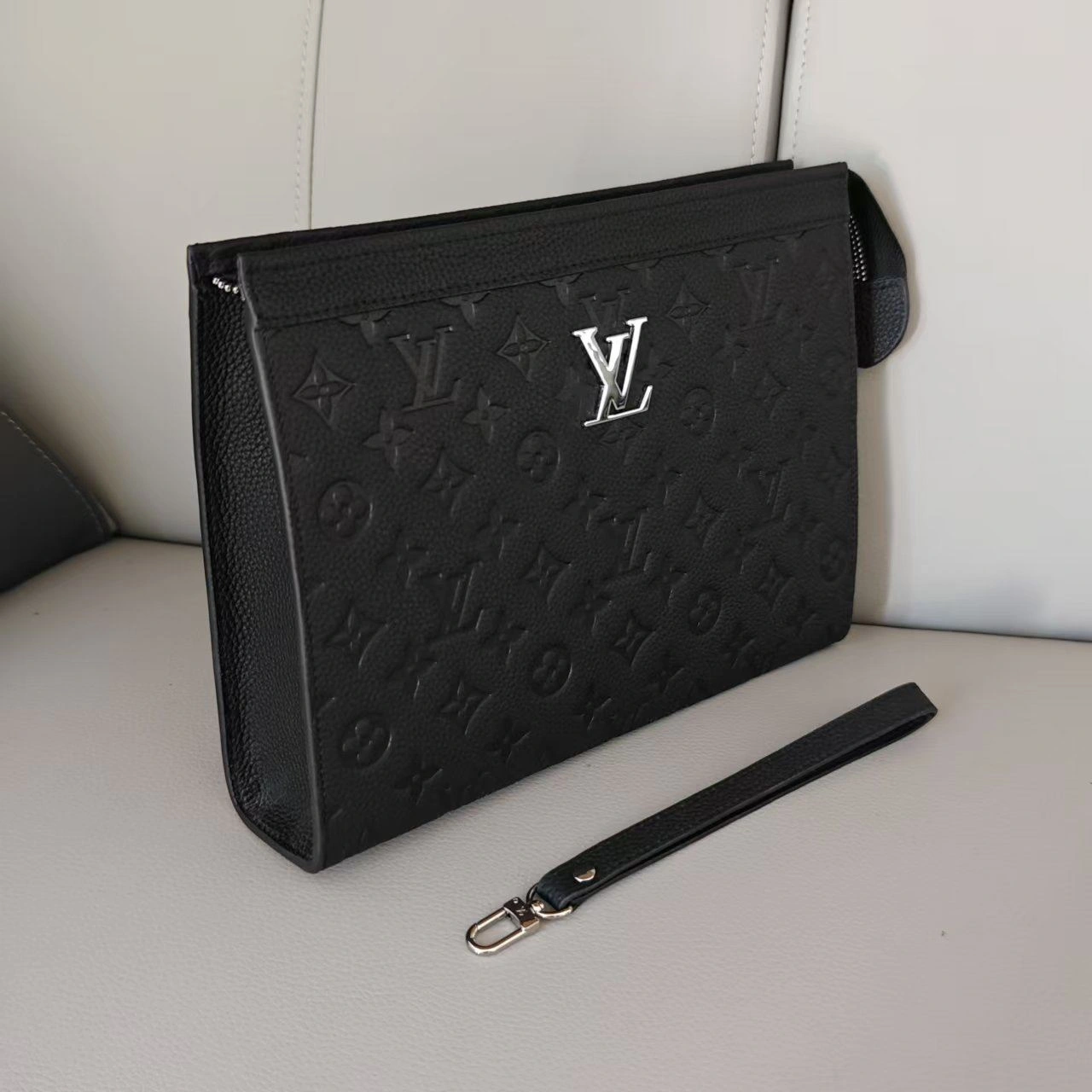 GoAnywhere Mens Louis Vuitton Clutch Bags 92720