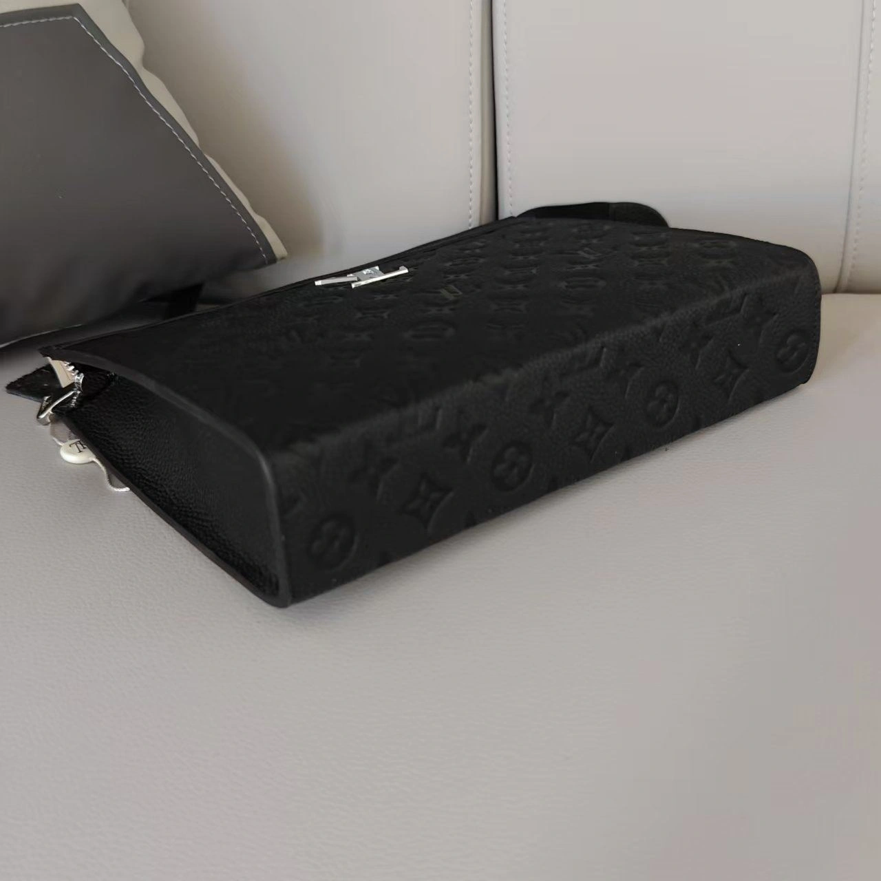 GoAnywhere Mens Louis Vuitton Clutch Bags 92720