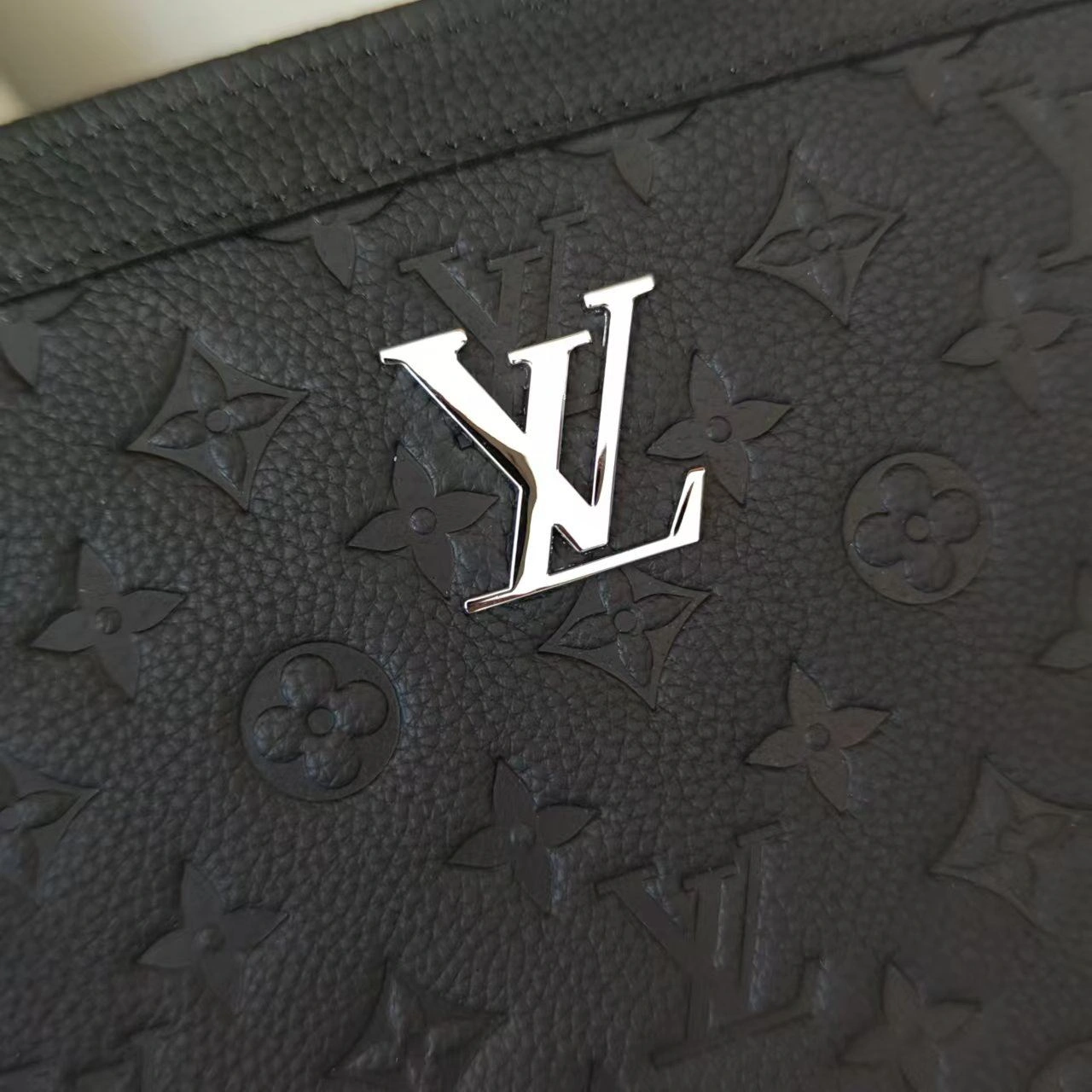 GoAnywhere Mens Louis Vuitton Clutch Bags 92720