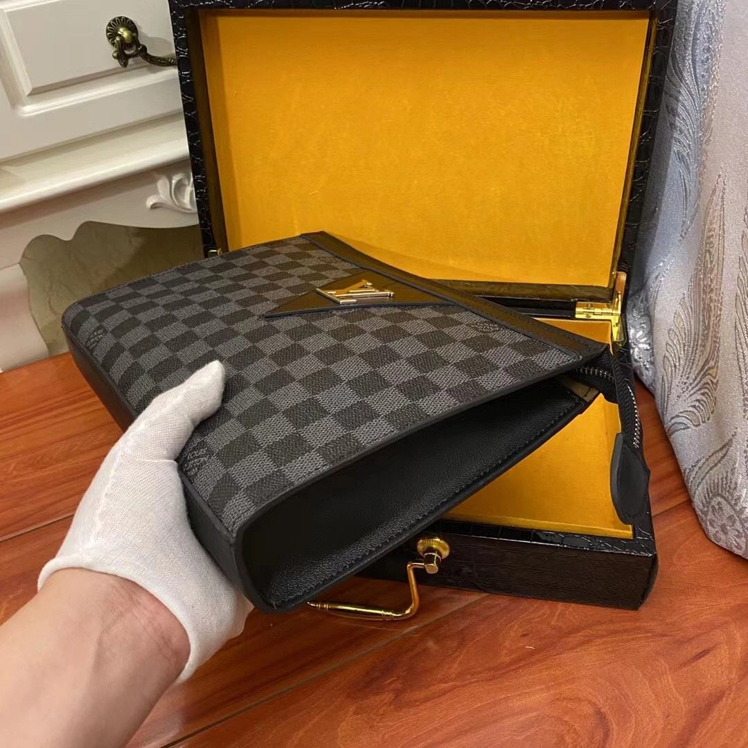 Mens Louis Vuitton Clutch Bags Casual 92713