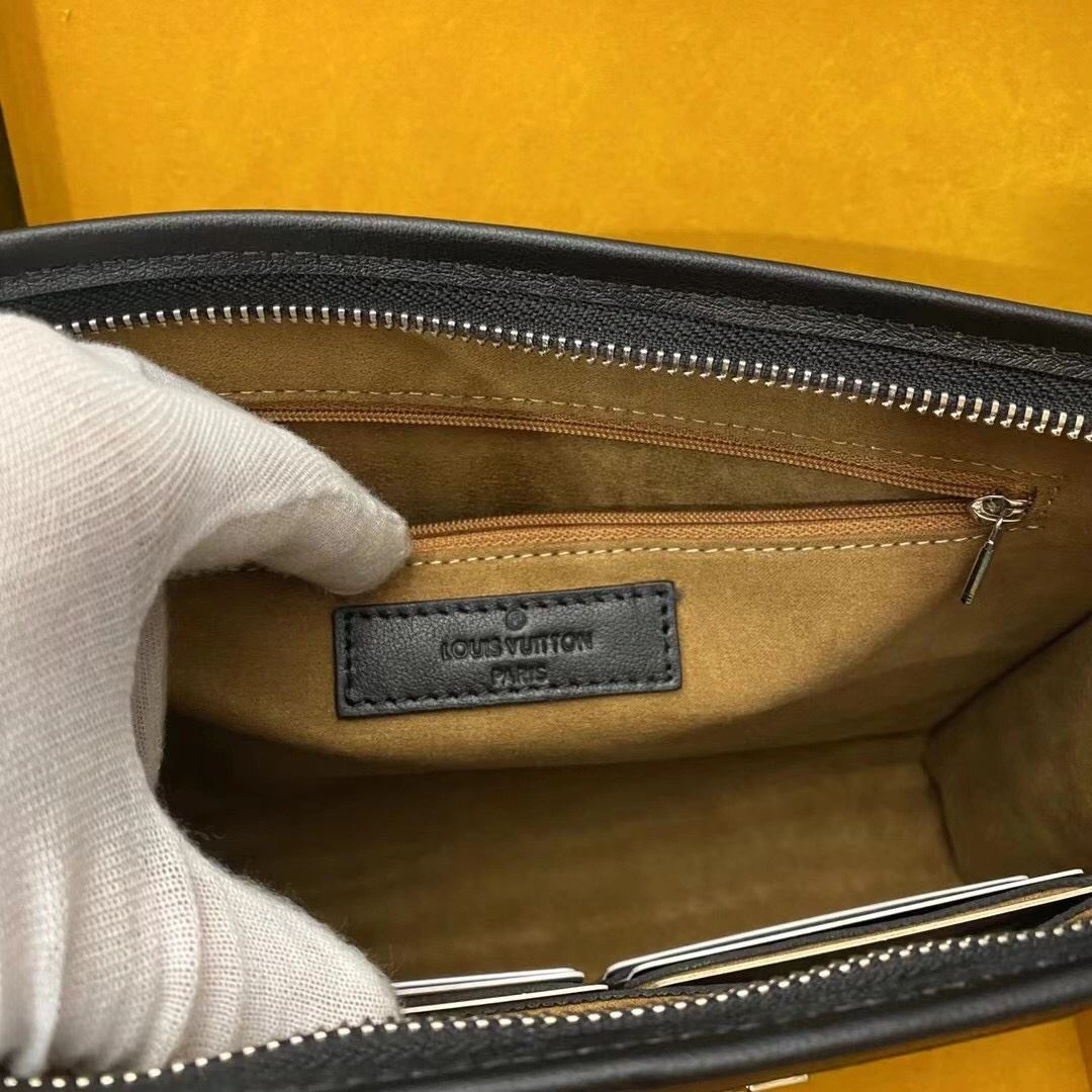 Mens Louis Vuitton Clutch Bags Casual 92713