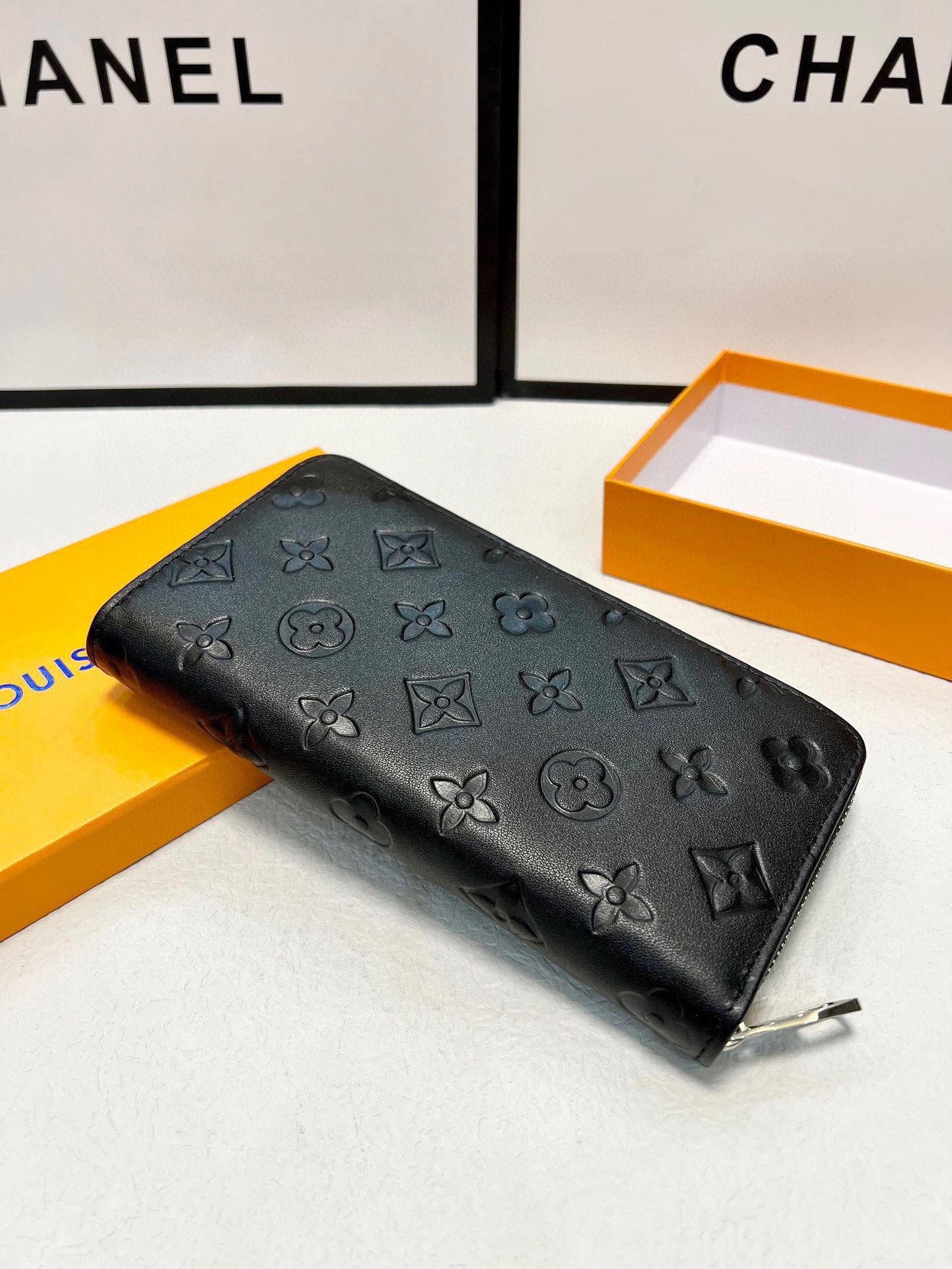 Mens Louis Vuitton Clutch Bags Elegant 92716