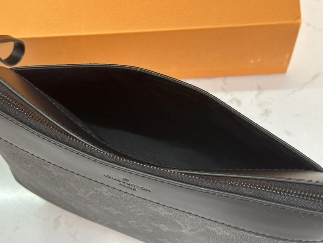 Mens Louis Vuitton Clutch Bags Breathable 91738