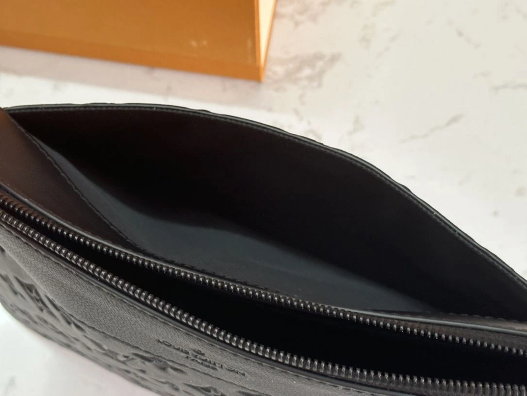 Mens Louis Vuitton Clutch Bags Effortless 91724