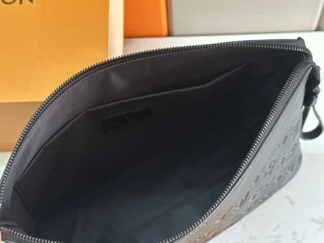 Mens Louis Vuitton Clutch Bags Effortless 91724