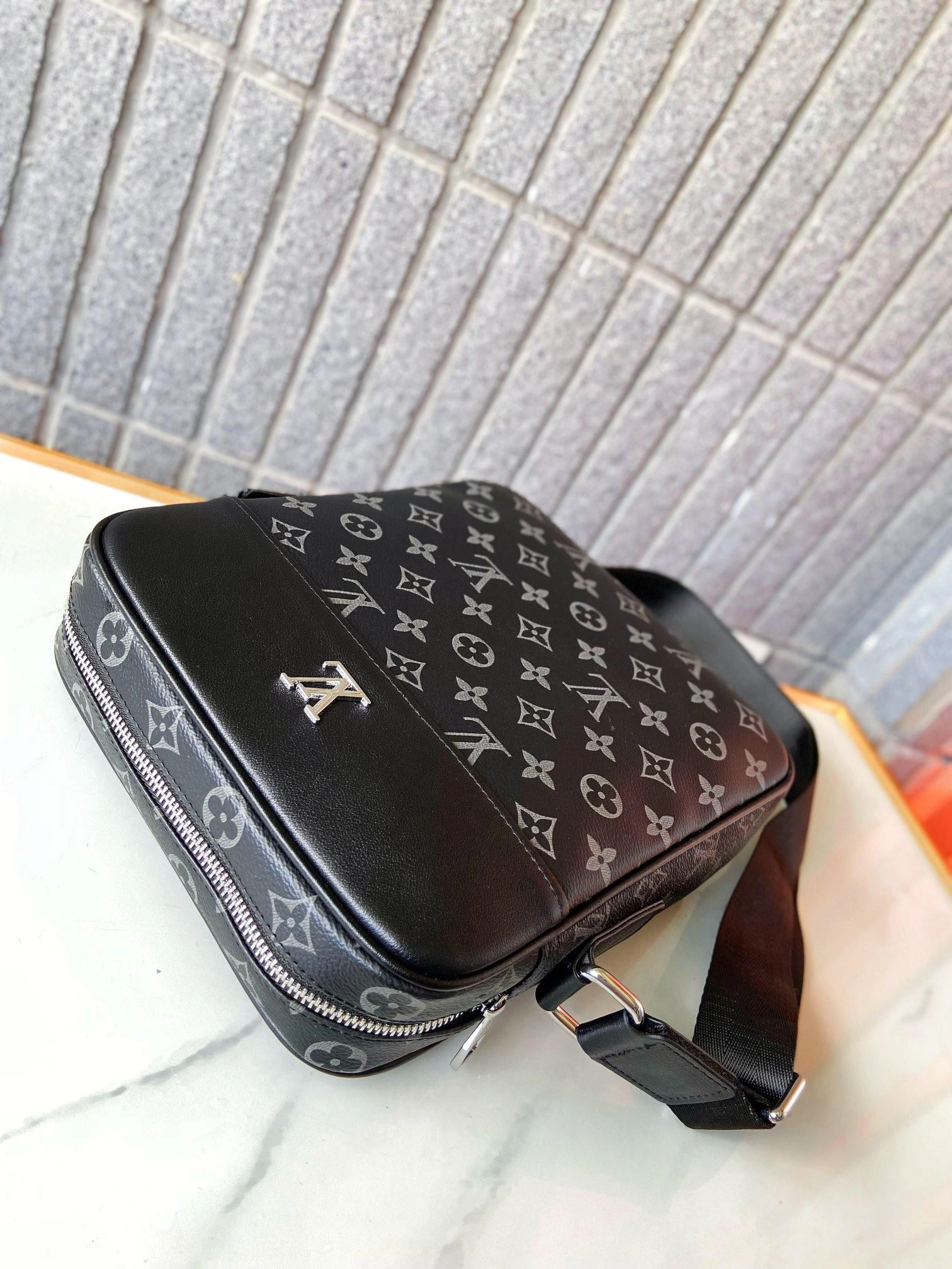 Mens Louis Vuitton Satchel Bags Sleek 92694