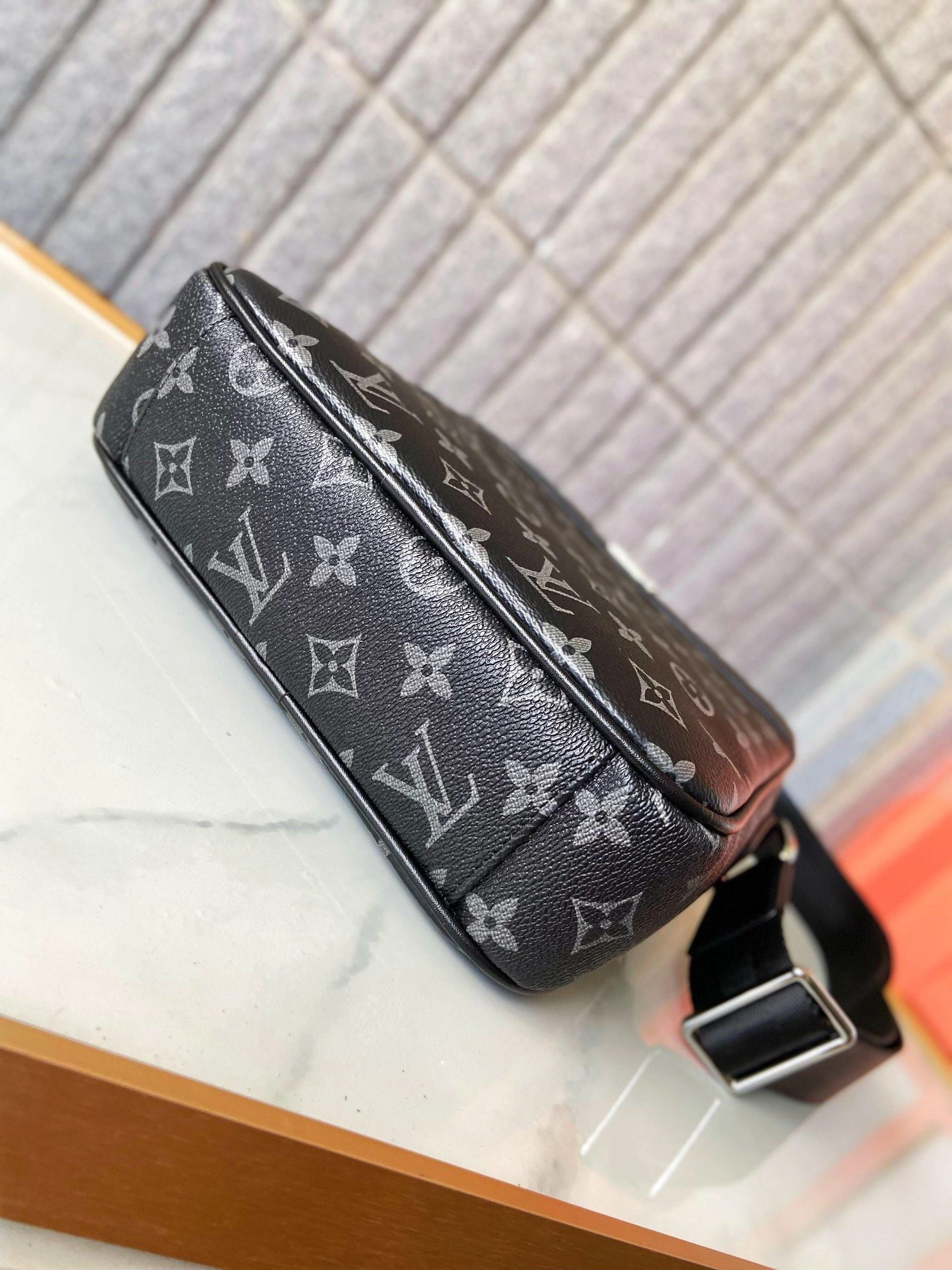 Mens Louis Vuitton Satchel Bags Sleek 92694