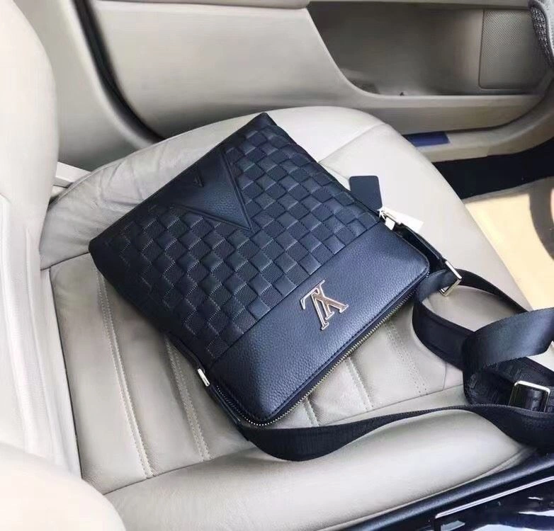 Mens Louis Vuitton Satchel Bags Minimalist 92706