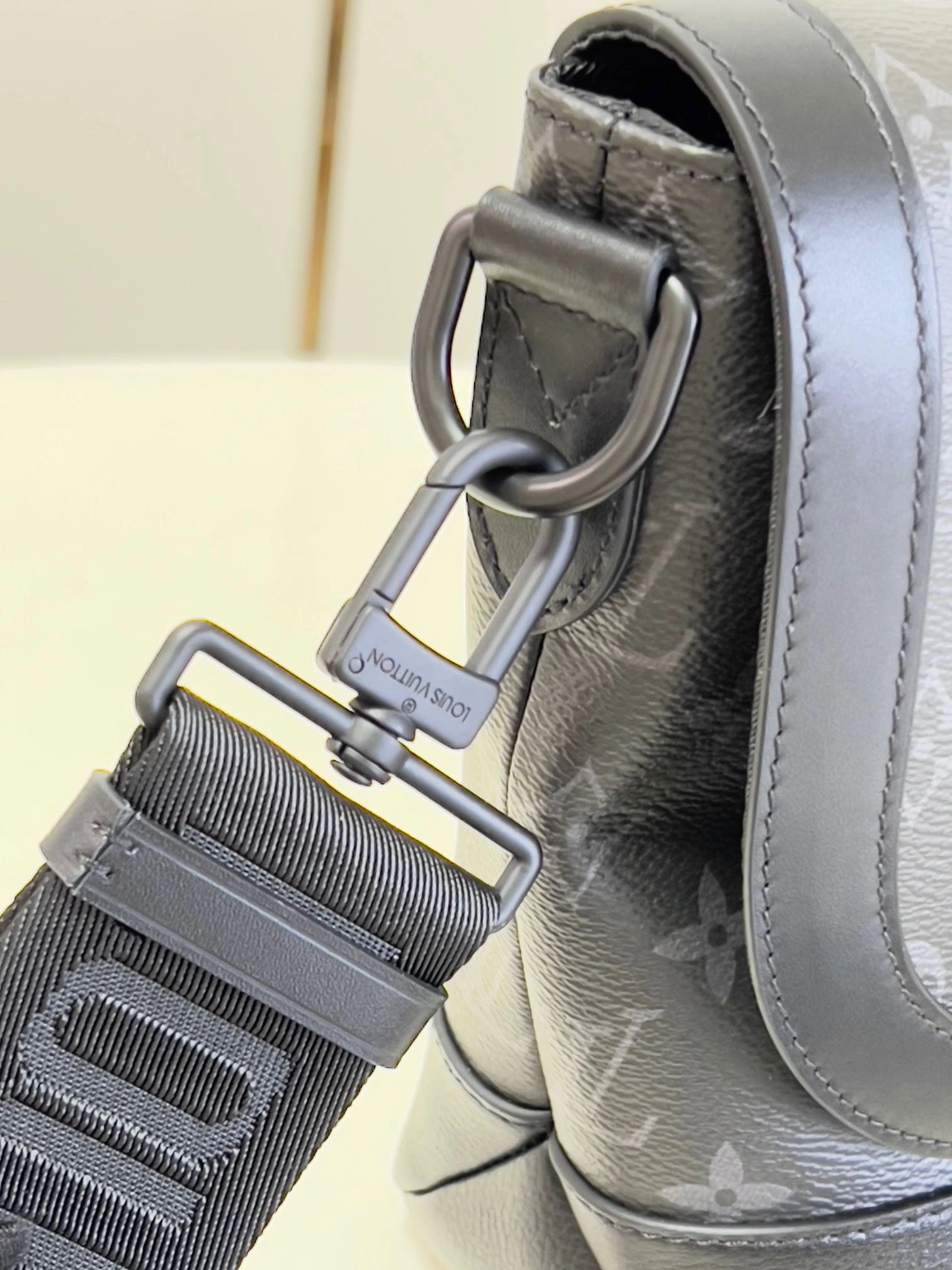 Mens Louis Vuitton Satchel Bags Casual 92688