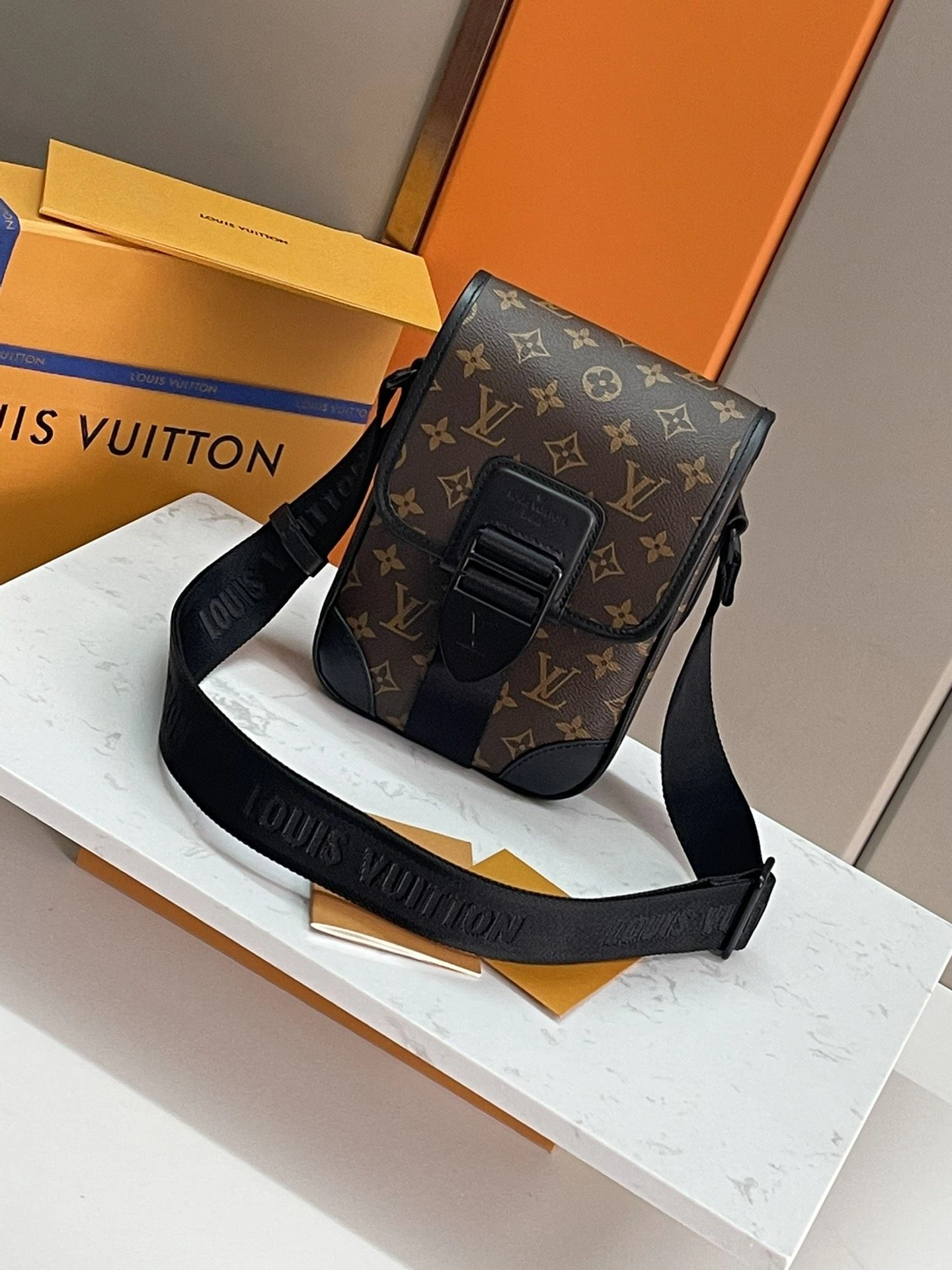 EasyCare Mens Louis Vuitton Satchel Bags 91731