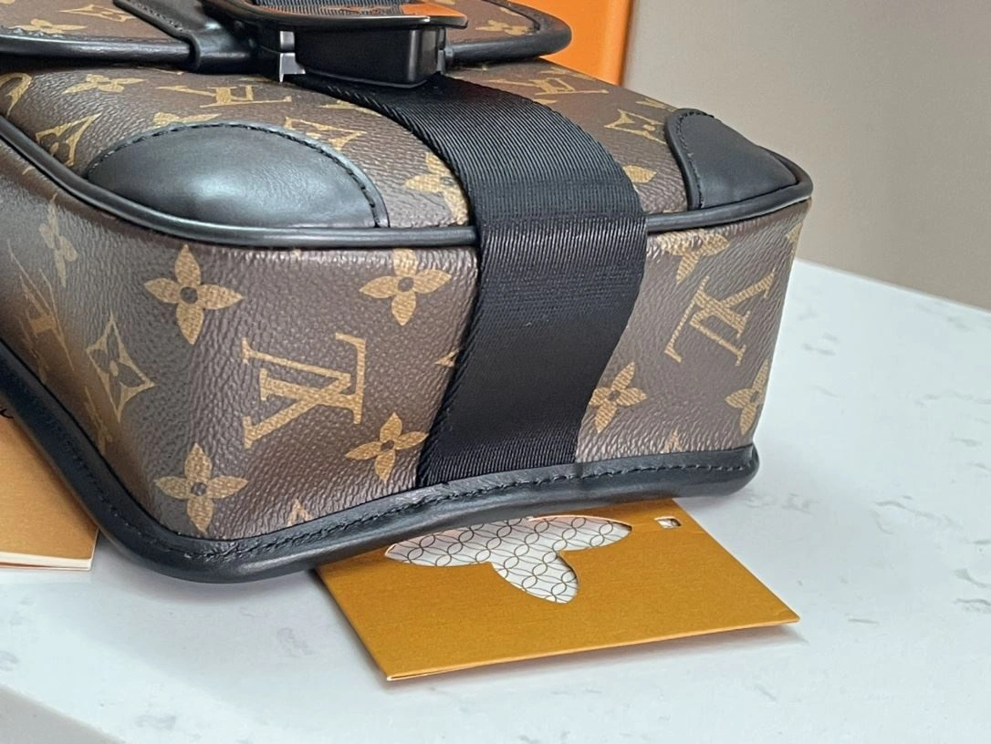 EasyCare Mens Louis Vuitton Satchel Bags 91731