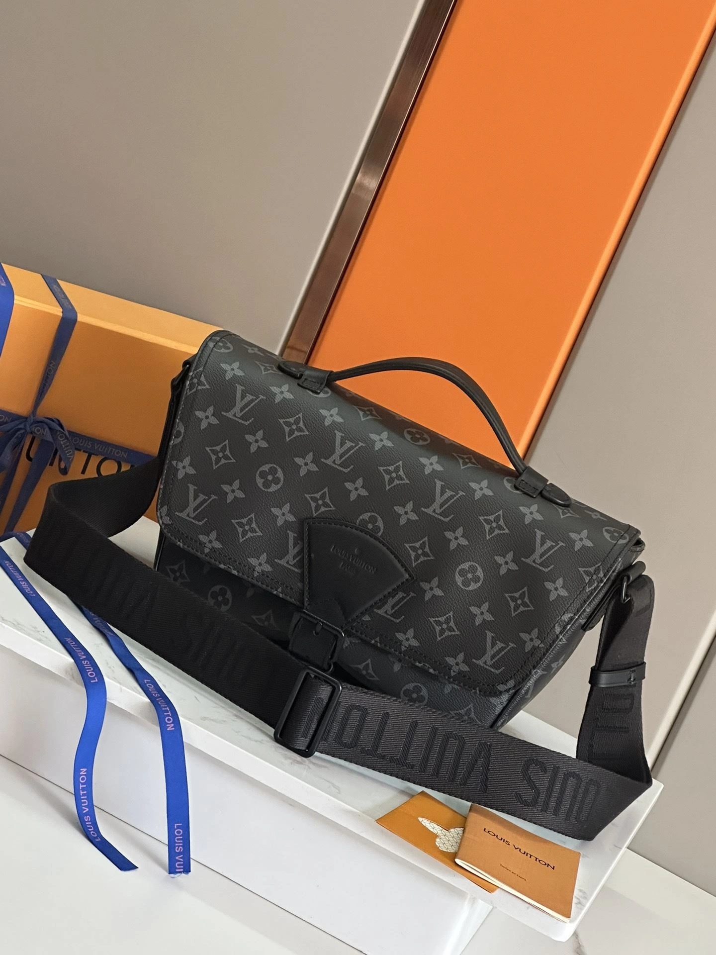 SmoothTexture Mens Louis Vuitton Satchel Bags 91721
