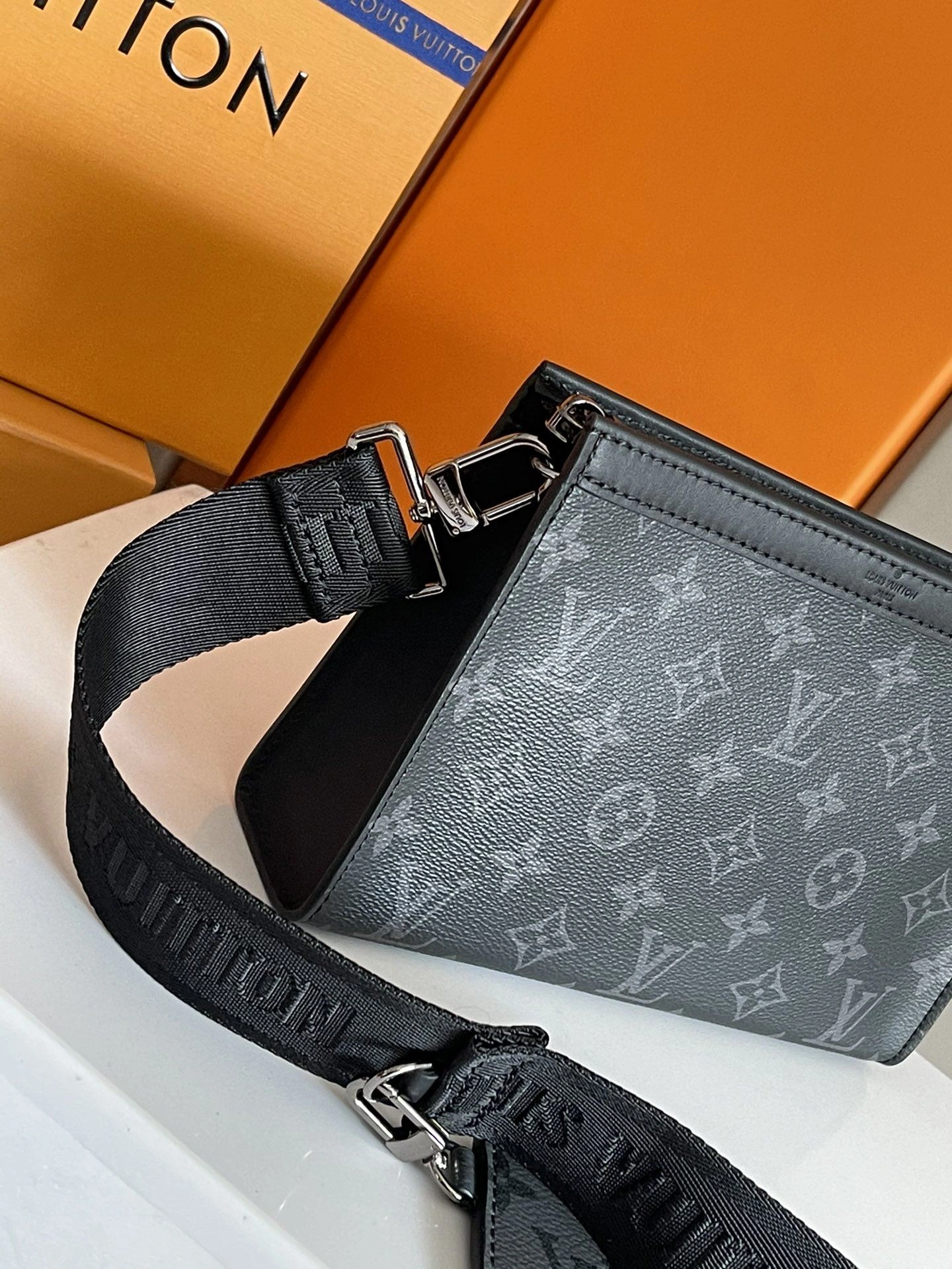 Mens Louis Vuitton Satchel Bags Affordable 91706