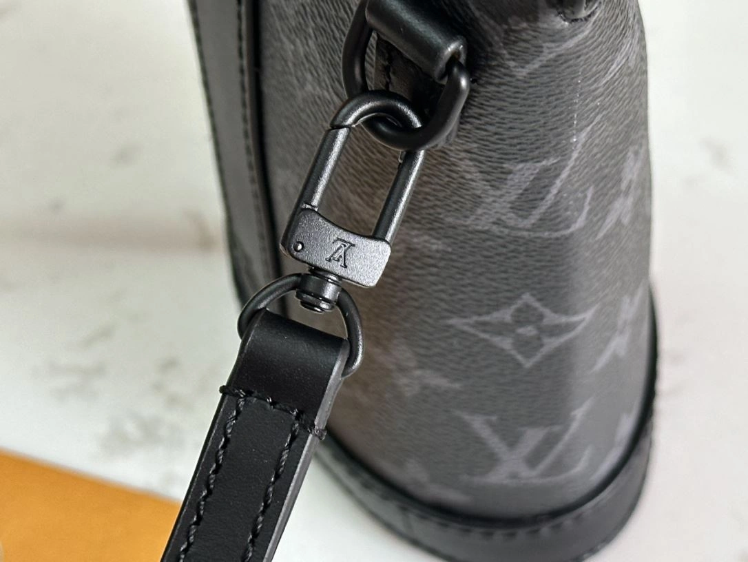 Mens Louis Vuitton Satchel Bags Minimalist 91673