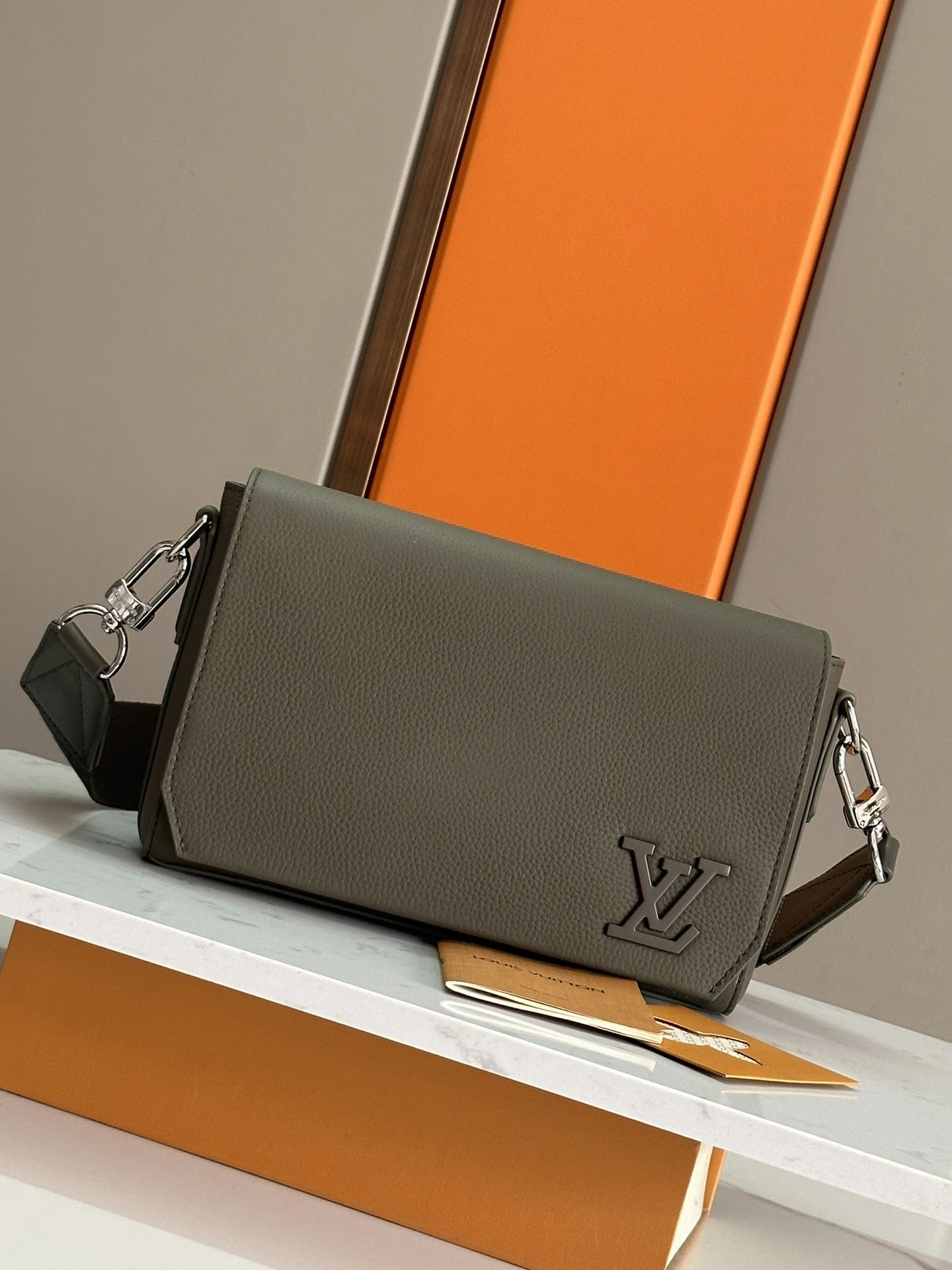 Vibrant Mens Louis Vuitton Satchel Bags 91664