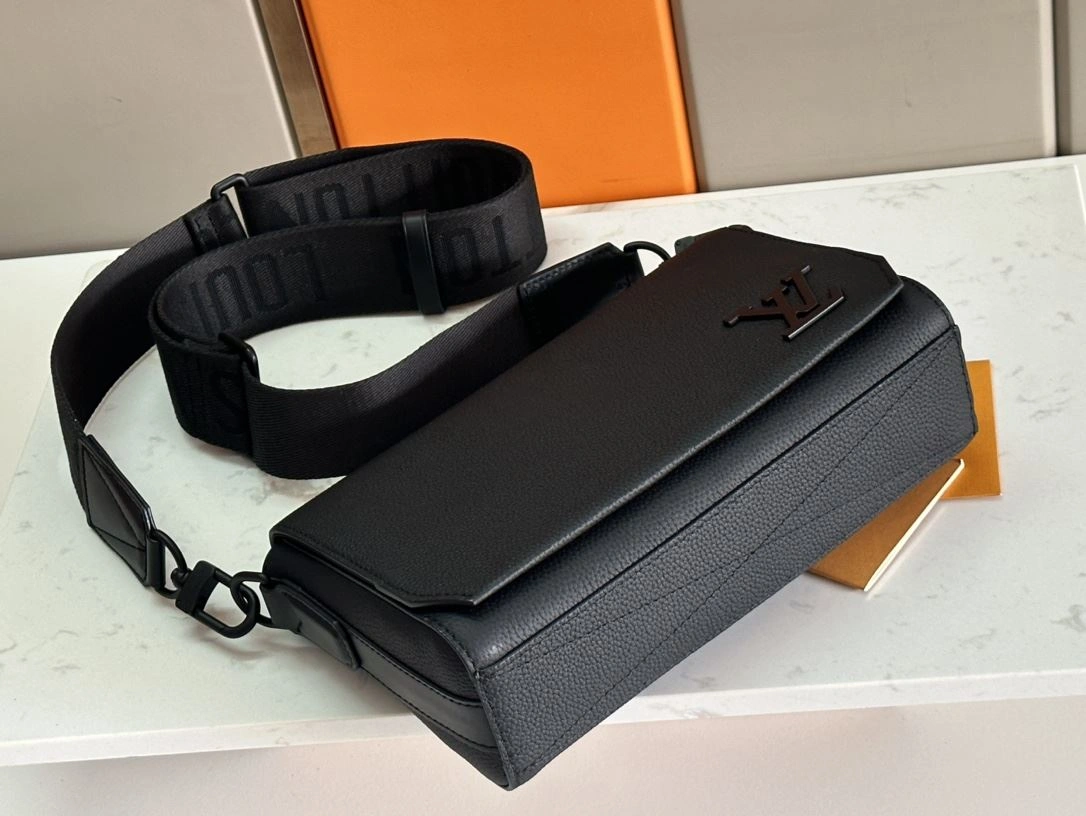 Minimalist Mens Louis Vuitton Satchel Bags 91666
