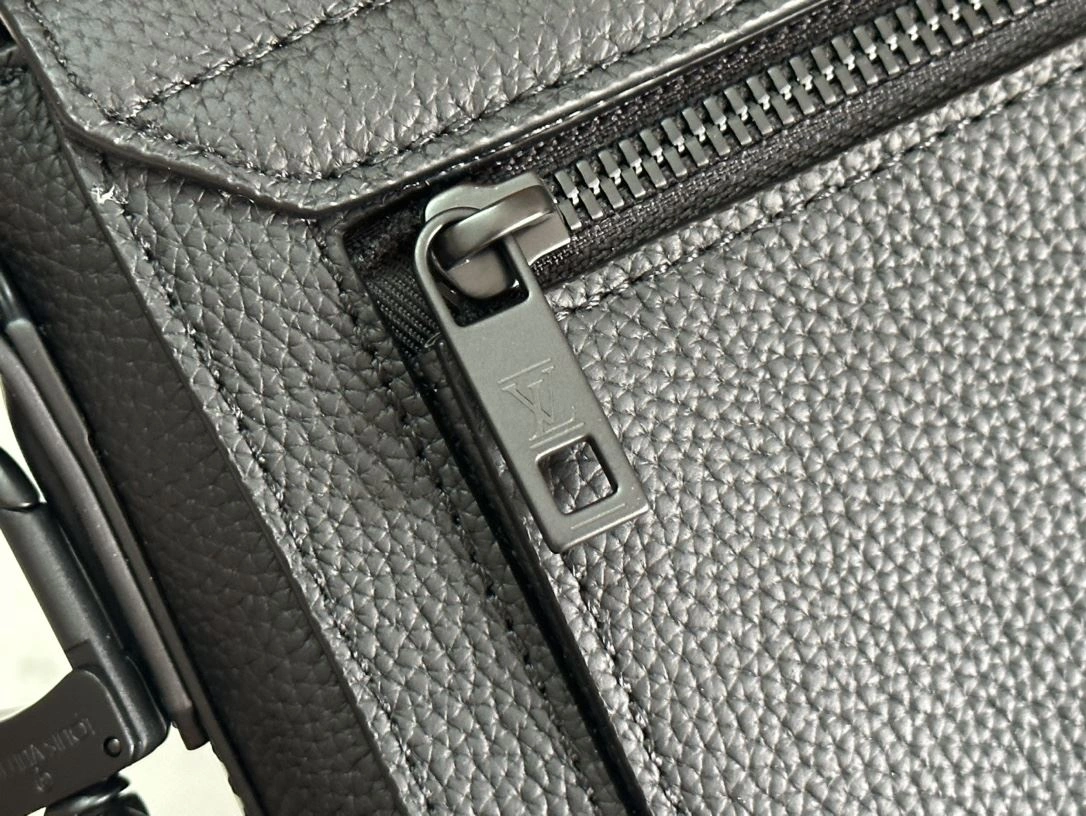 Minimalist Mens Louis Vuitton Satchel Bags 91666