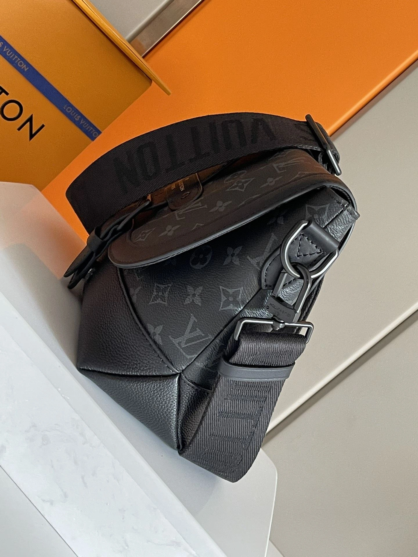 Sleek Mens Louis Vuitton Satchel Bags 91657