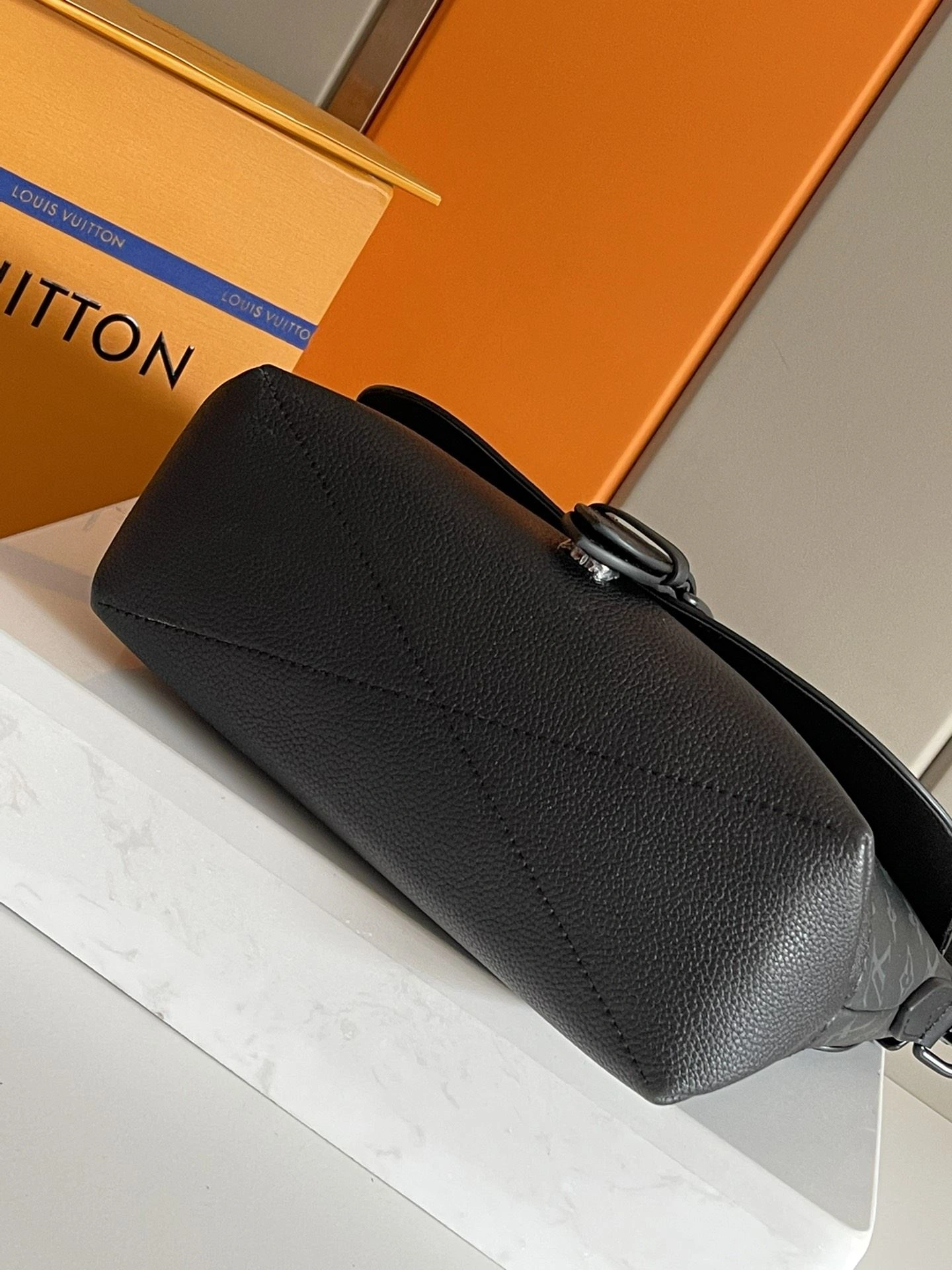 Sleek Mens Louis Vuitton Satchel Bags 91657
