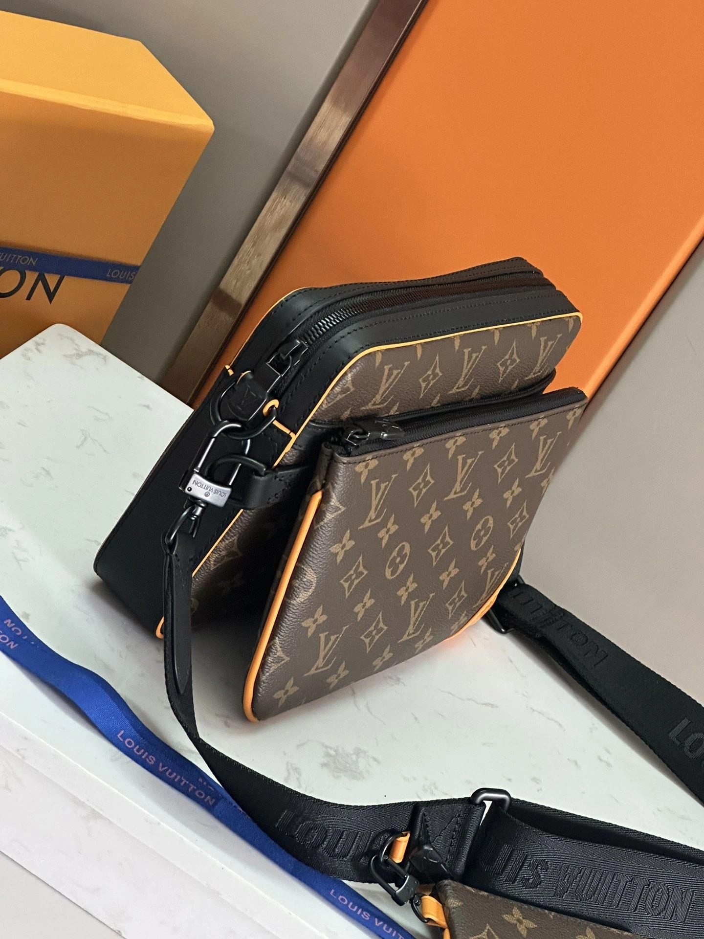 Compact Mens Louis Vuitton Satchel Bags 91685