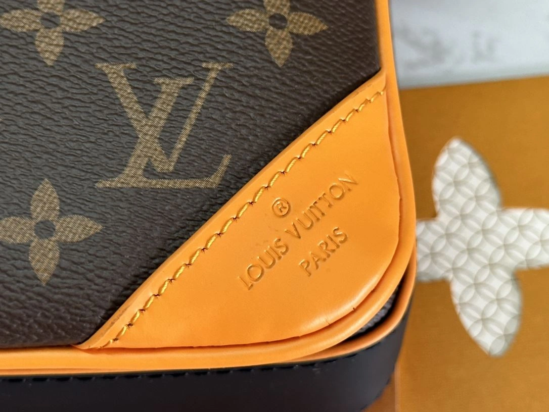 Compact Mens Louis Vuitton Satchel Bags 91685
