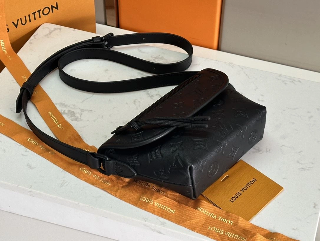 Mens Louis Vuitton Satchel Bags Attractive 91656