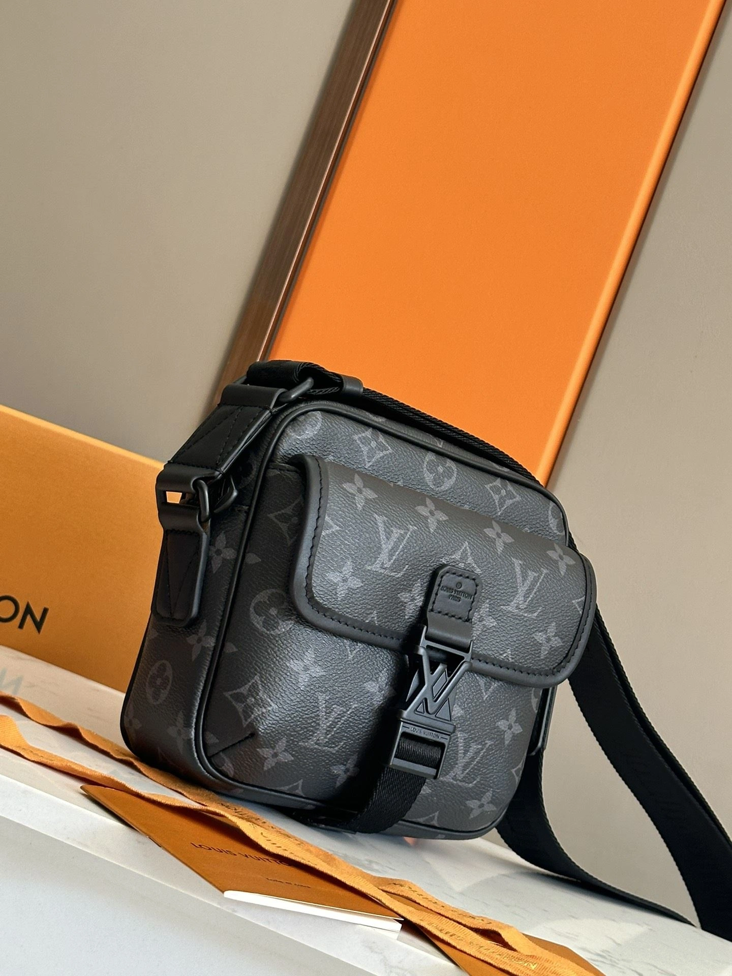 Mens Louis Vuitton Satchel Bags Elegant 91655