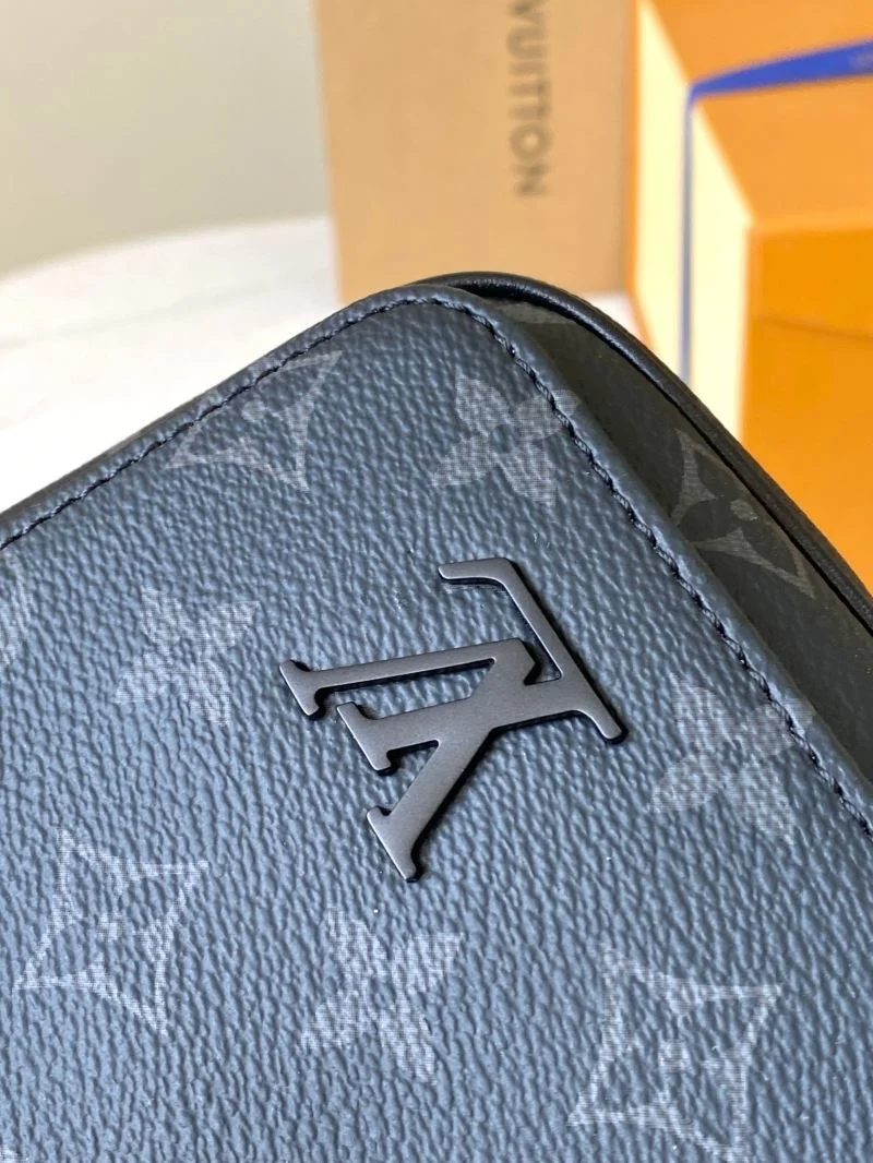 EyeCatching Mens Louis Vuitton Satchel Bags 39314