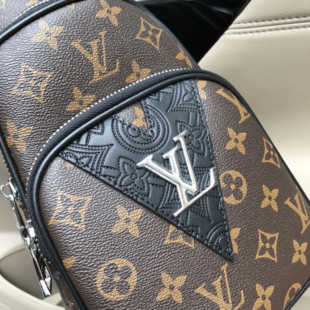 Mens Louis Vuitton Waist Chest Packs Cozy 92654