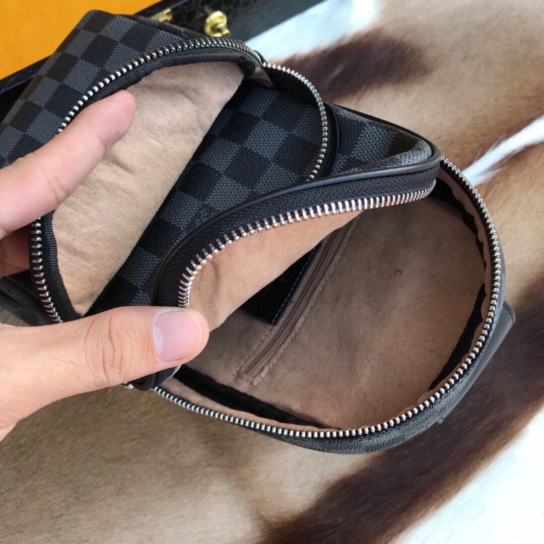Sleek Mens Louis Vuitton Waist Chest Packs 92658