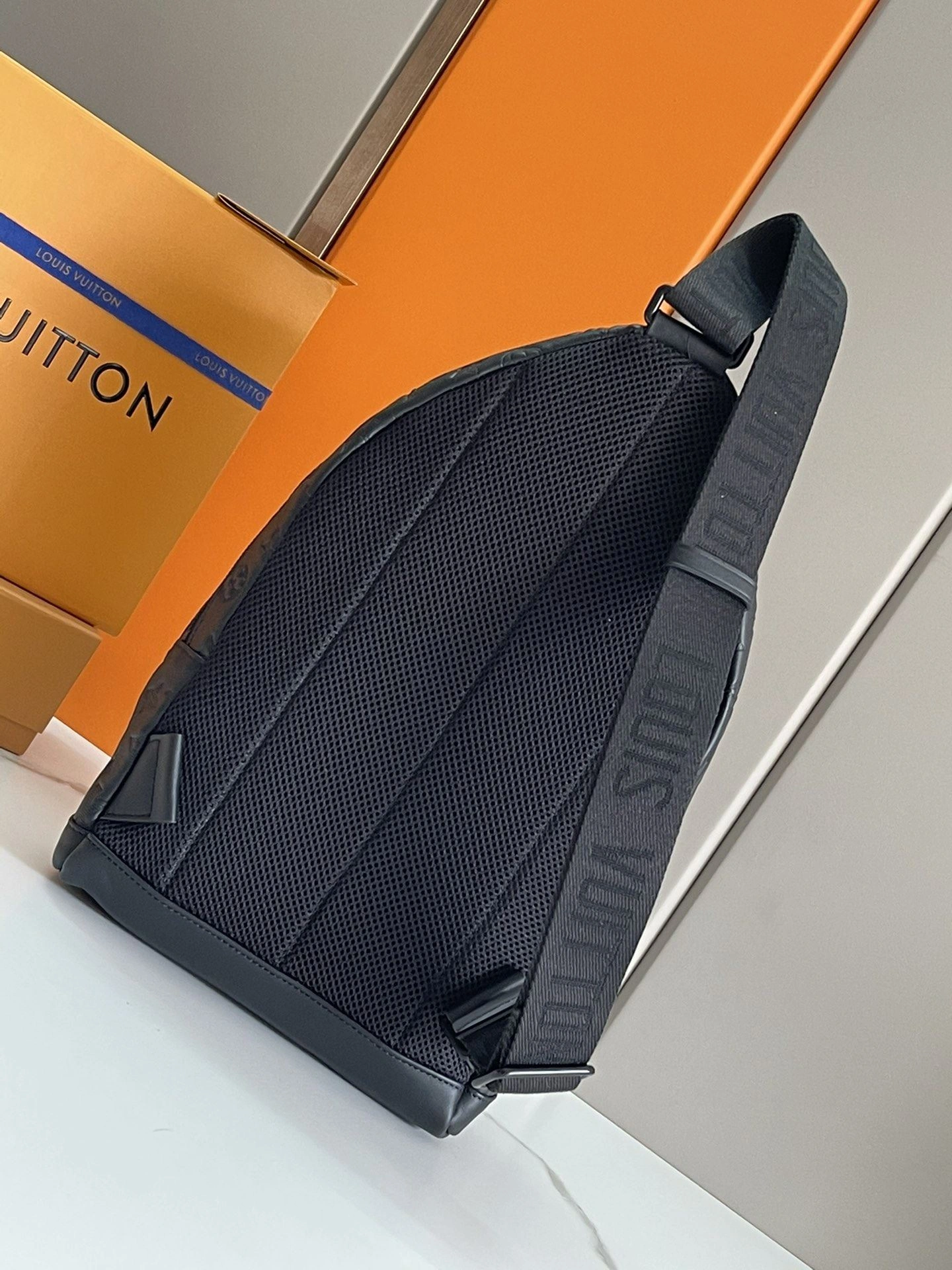 Minimalist Mens Louis Vuitton Waist Chest Packs 91642