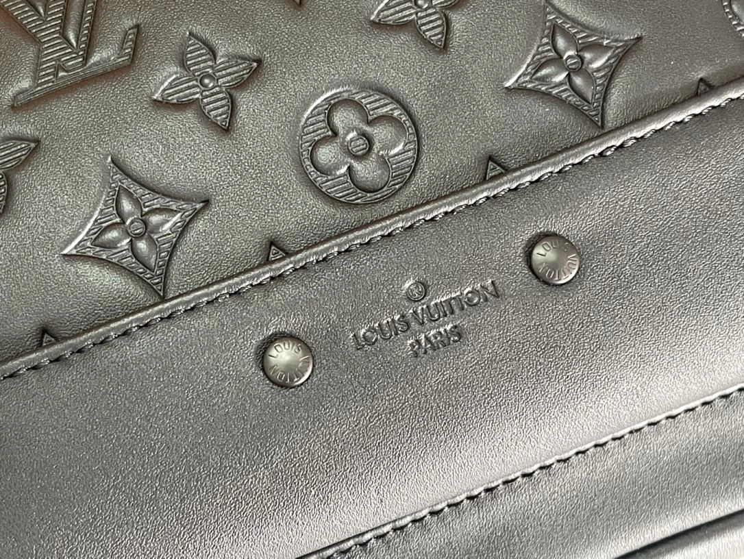 Minimalist Mens Louis Vuitton Waist Chest Packs 91642