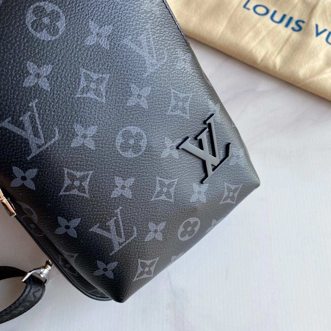 Fashionable Mens Louis Vuitton Waist Chest Packs 91639